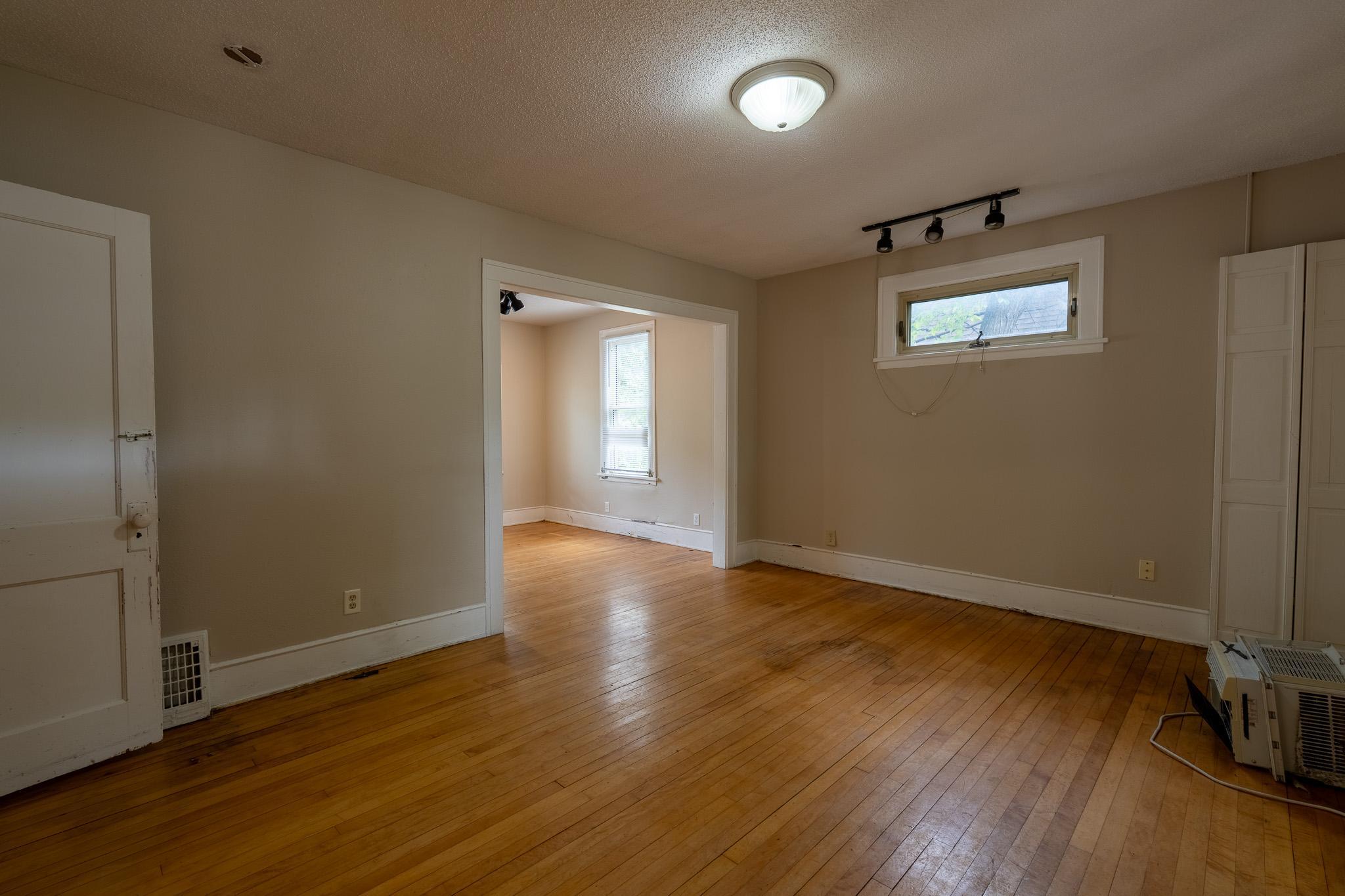 1916 single family home for sale at 915 College Street N in Fargo, ND — 5 bed, 3 bath (photo 4 of 30)