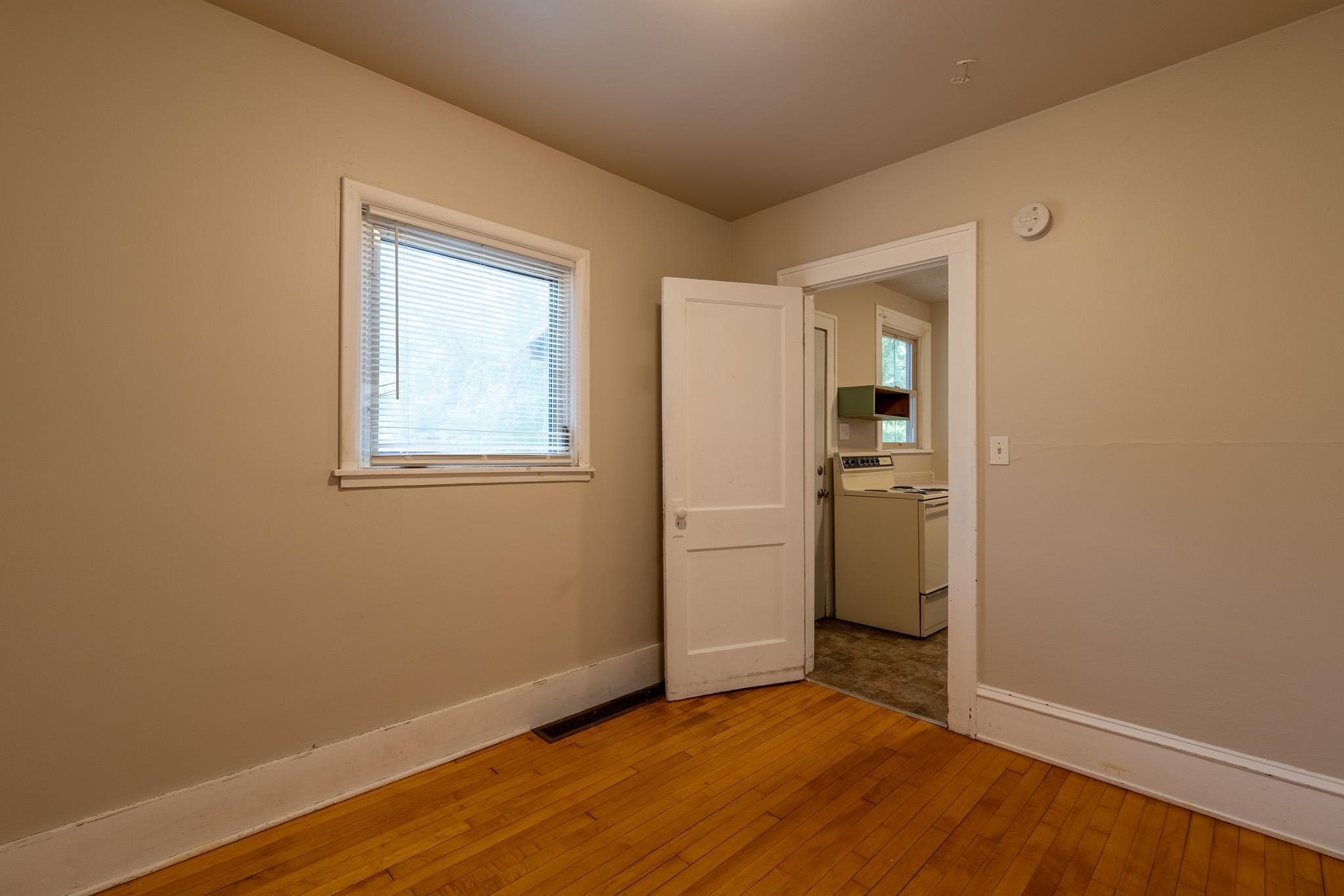 1916 single family home for sale at 915 College Street N in Fargo, ND — 5 bed, 3 bath (photo 10 of 30)