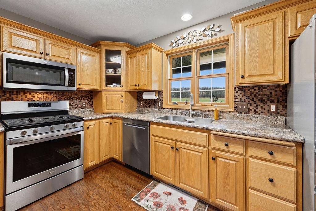 2000 single family home for sale at 10745 Birch Trail in Brainerd, MN — 4 bed, 3 bath (photo 7 of 55)