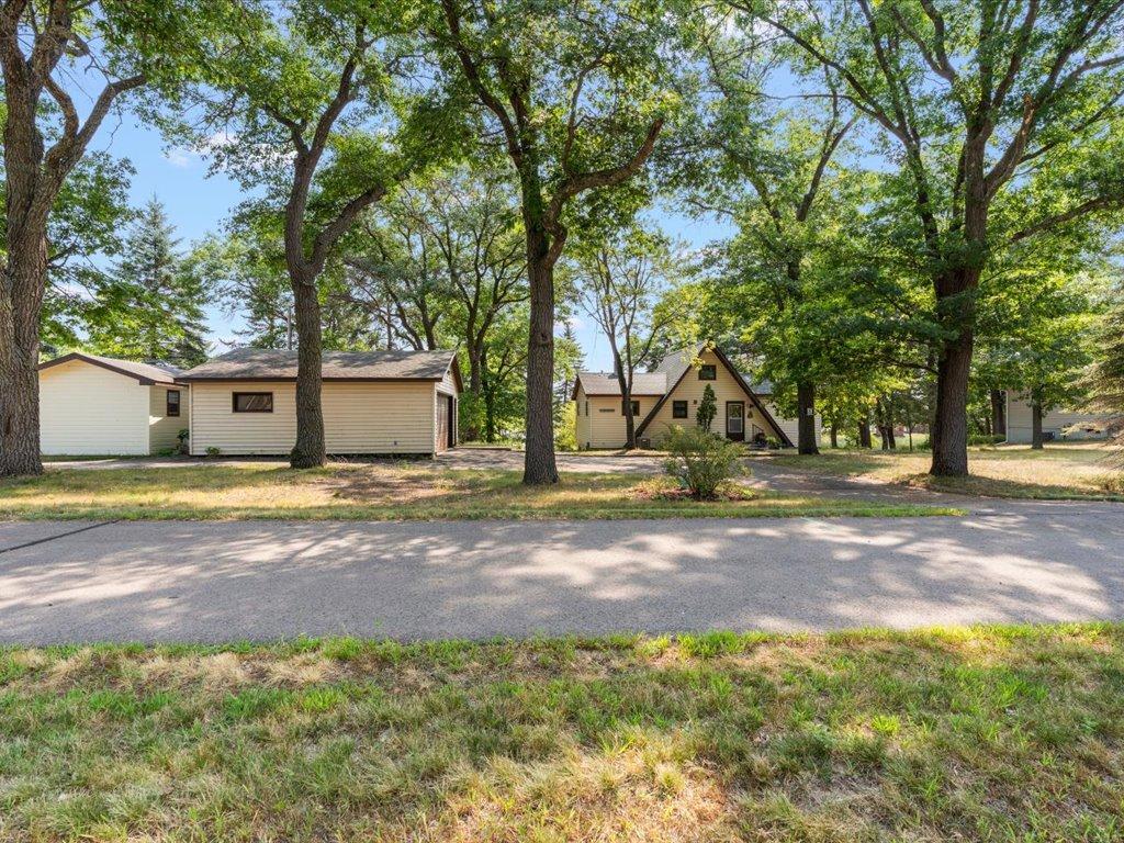 1970 single family home for sale at 12776 Knollwood Drive in Baxter, MN — 5 bed, 2 bath (photo 2 of 45)