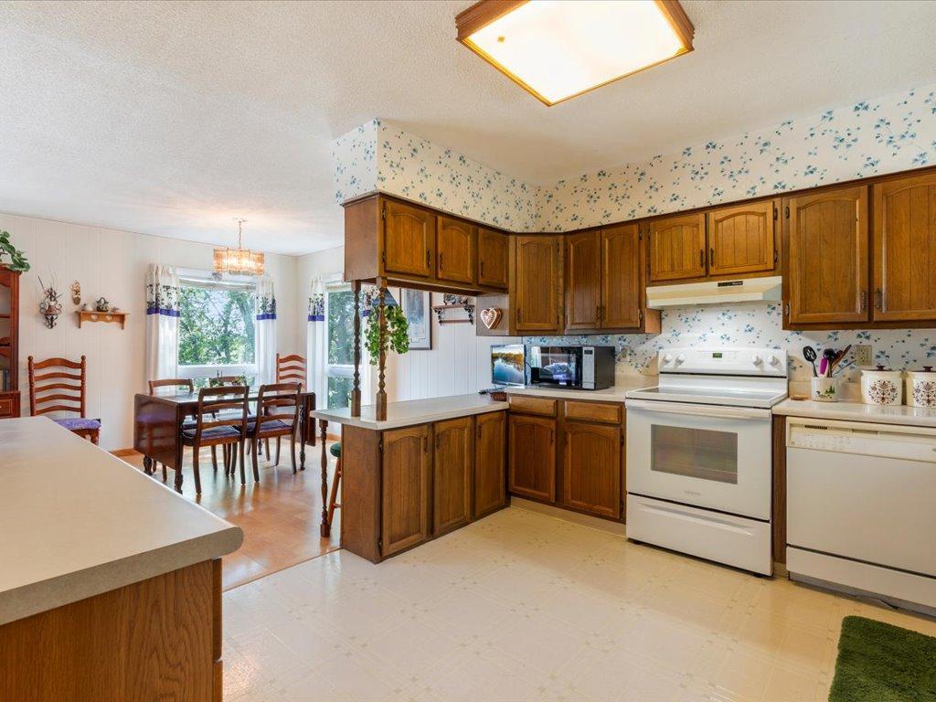 1970 single family home for sale at 12776 Knollwood Drive in Baxter, MN — 5 bed, 2 bath (photo 4 of 45)