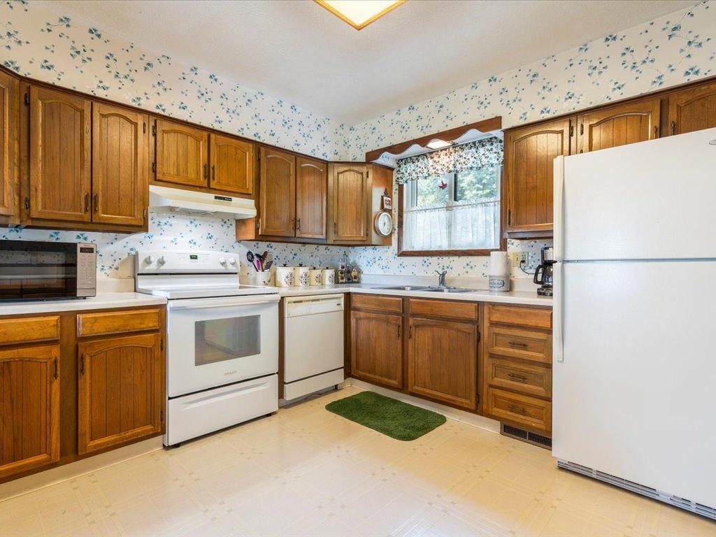 1970 single family home for sale at 12776 Knollwood Drive in Baxter, MN — 5 bed, 2 bath (photo 6 of 45)