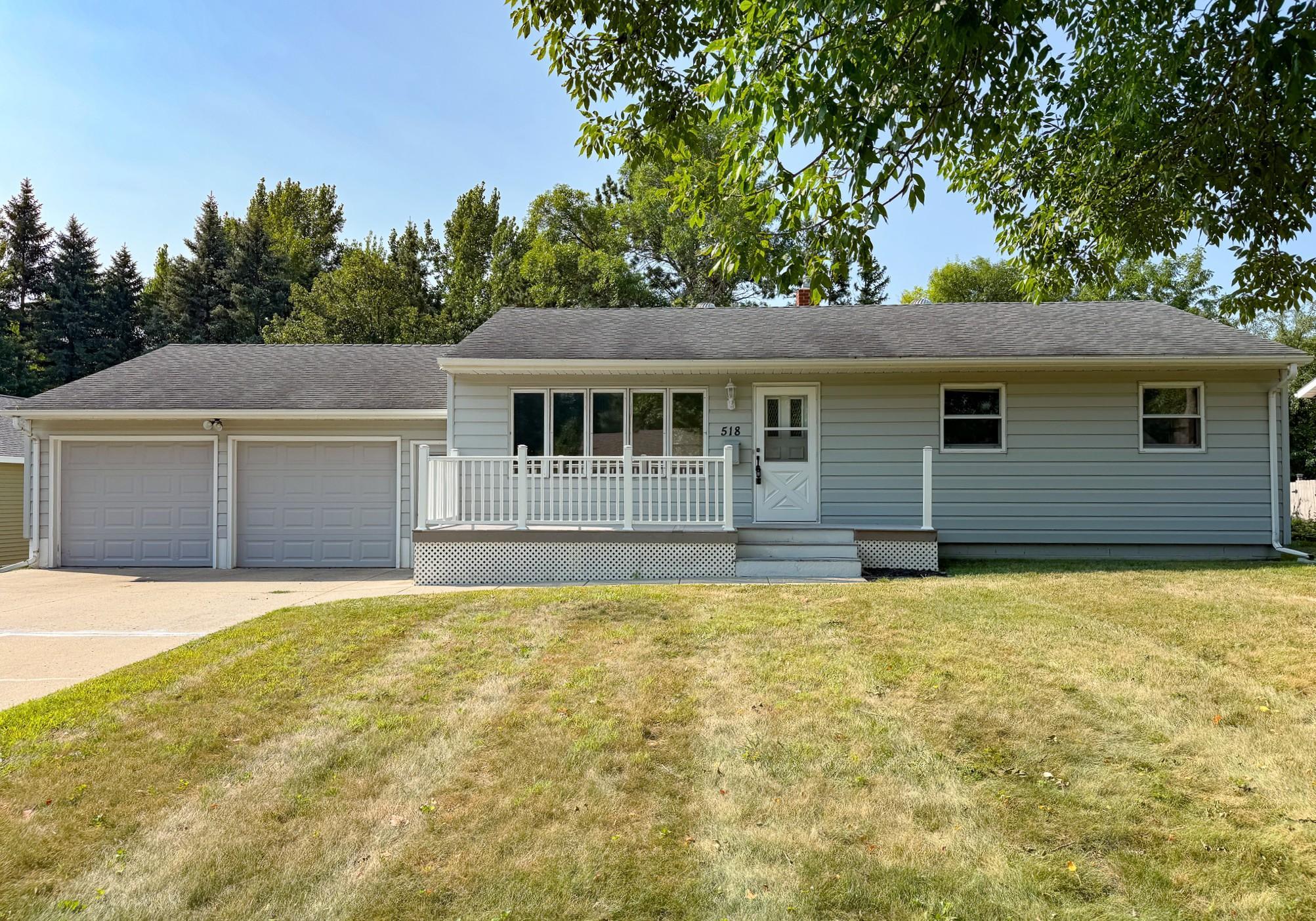 1960 single family home for sale at 518 E Saint Charles Avenue in Fergus Falls, MN — 3 bed, 2 bath (photo 2 of 44)