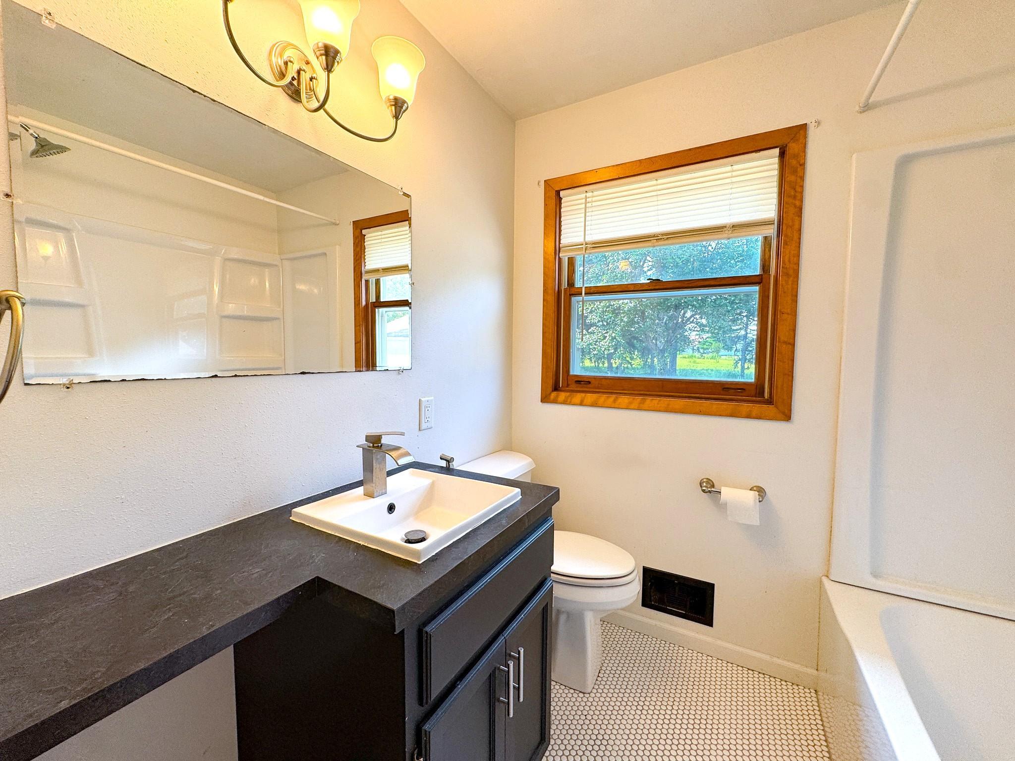 1960 single family home for sale at 518 E Saint Charles Avenue in Fergus Falls, MN — 3 bed, 2 bath (photo 19 of 44)