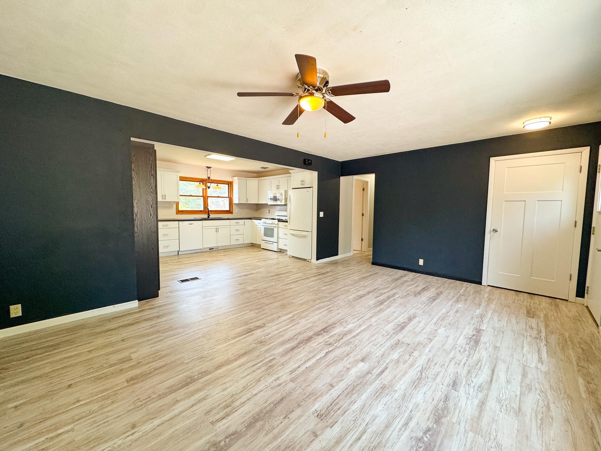 1960 single family home for sale at 518 E Saint Charles Avenue in Fergus Falls, MN — 3 bed, 2 bath (photo 5 of 44)
