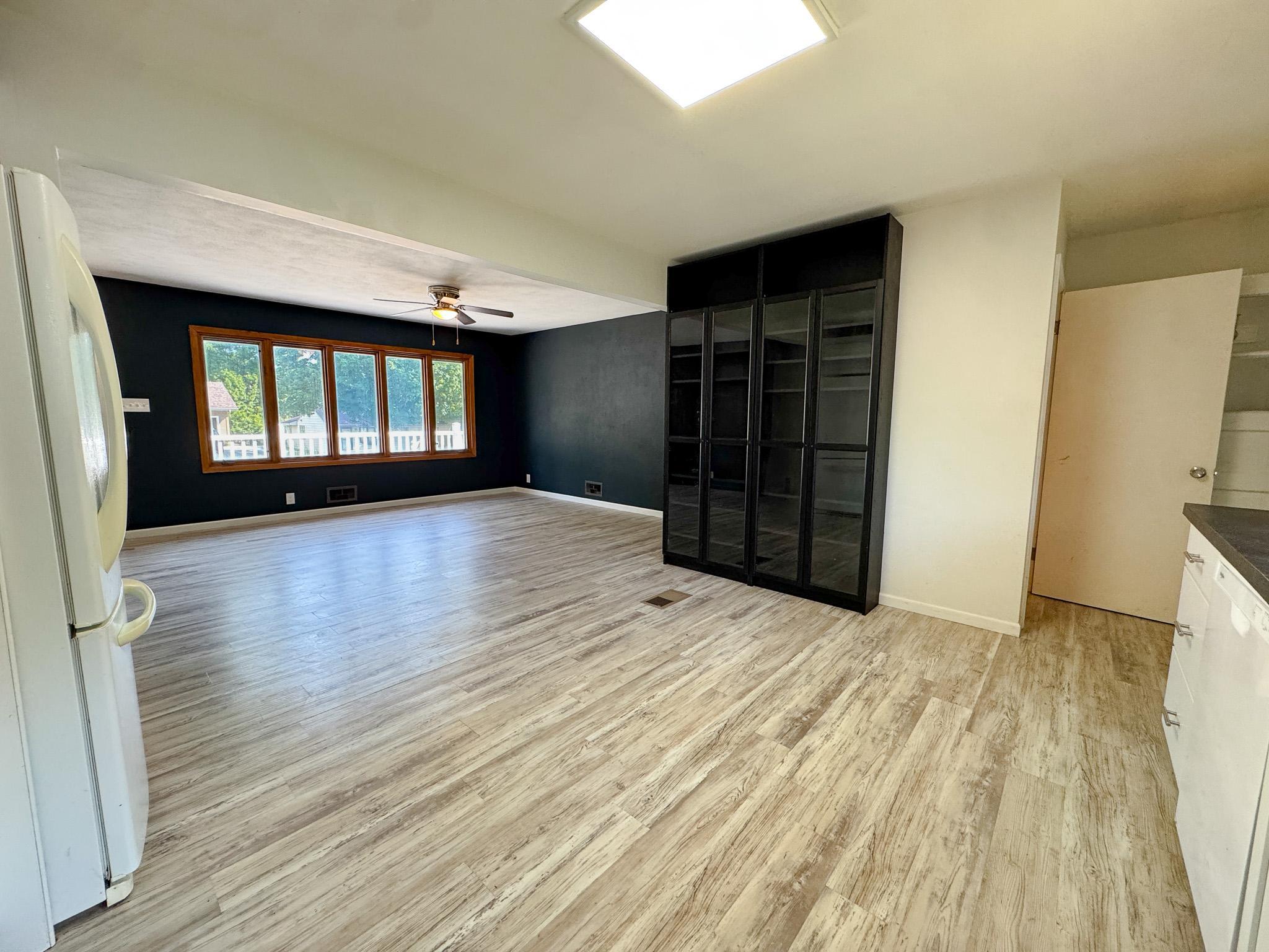 1960 single family home for sale at 518 E Saint Charles Avenue in Fergus Falls, MN — 3 bed, 2 bath (photo 6 of 44)