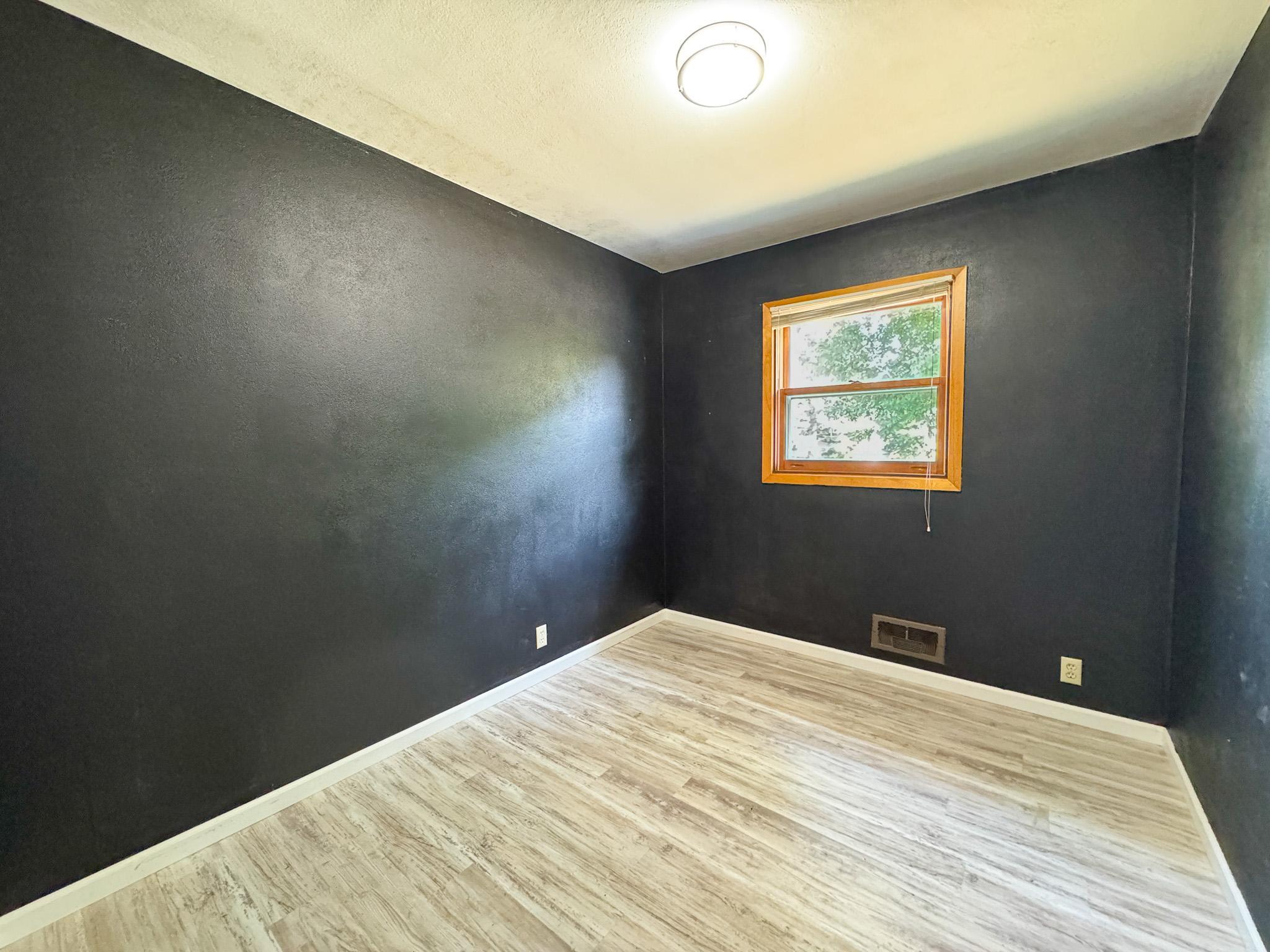1960 single family home for sale at 518 E Saint Charles Avenue in Fergus Falls, MN — 3 bed, 2 bath (photo 10 of 44)