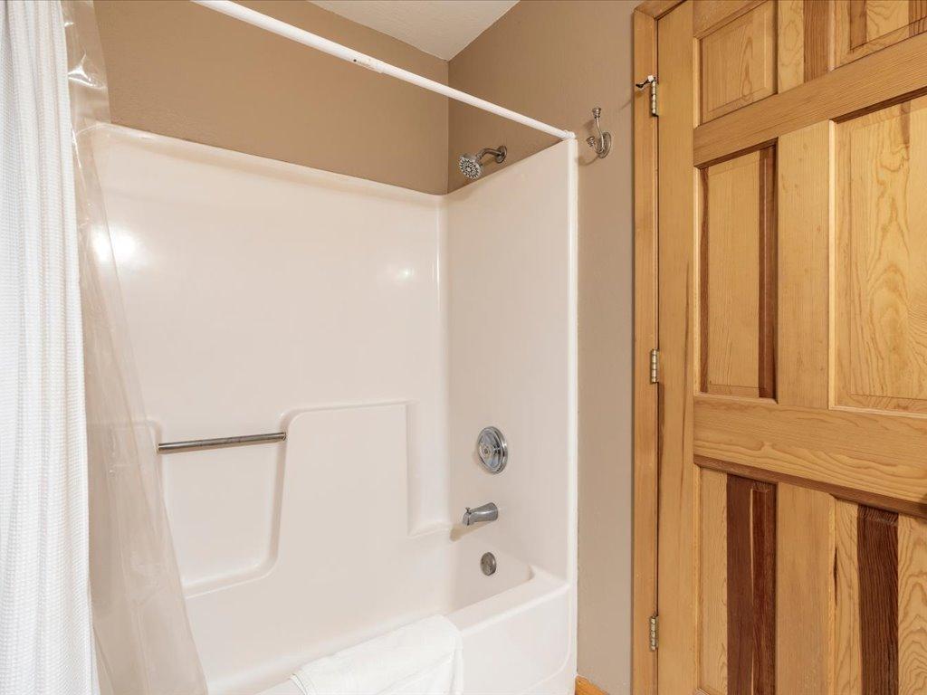 1987 townhouse for sale at 30926 N Lakeview Drive in Breezy Point, MN — 3 bed, 3 bath (photo 25 of 35)