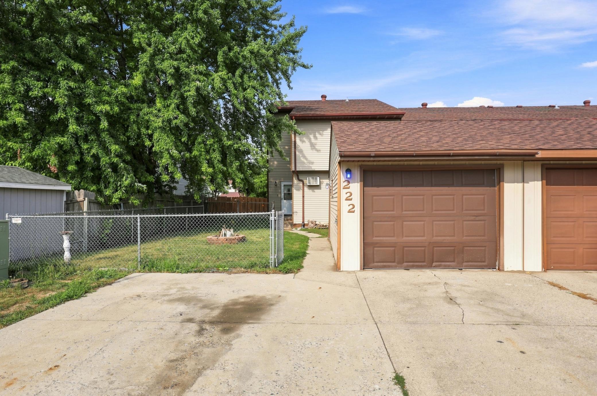 1983 townhouse for sale at 222 19th Street E in West Fargo, ND — 3 bed, 2 bath (photo 2 of 28)
