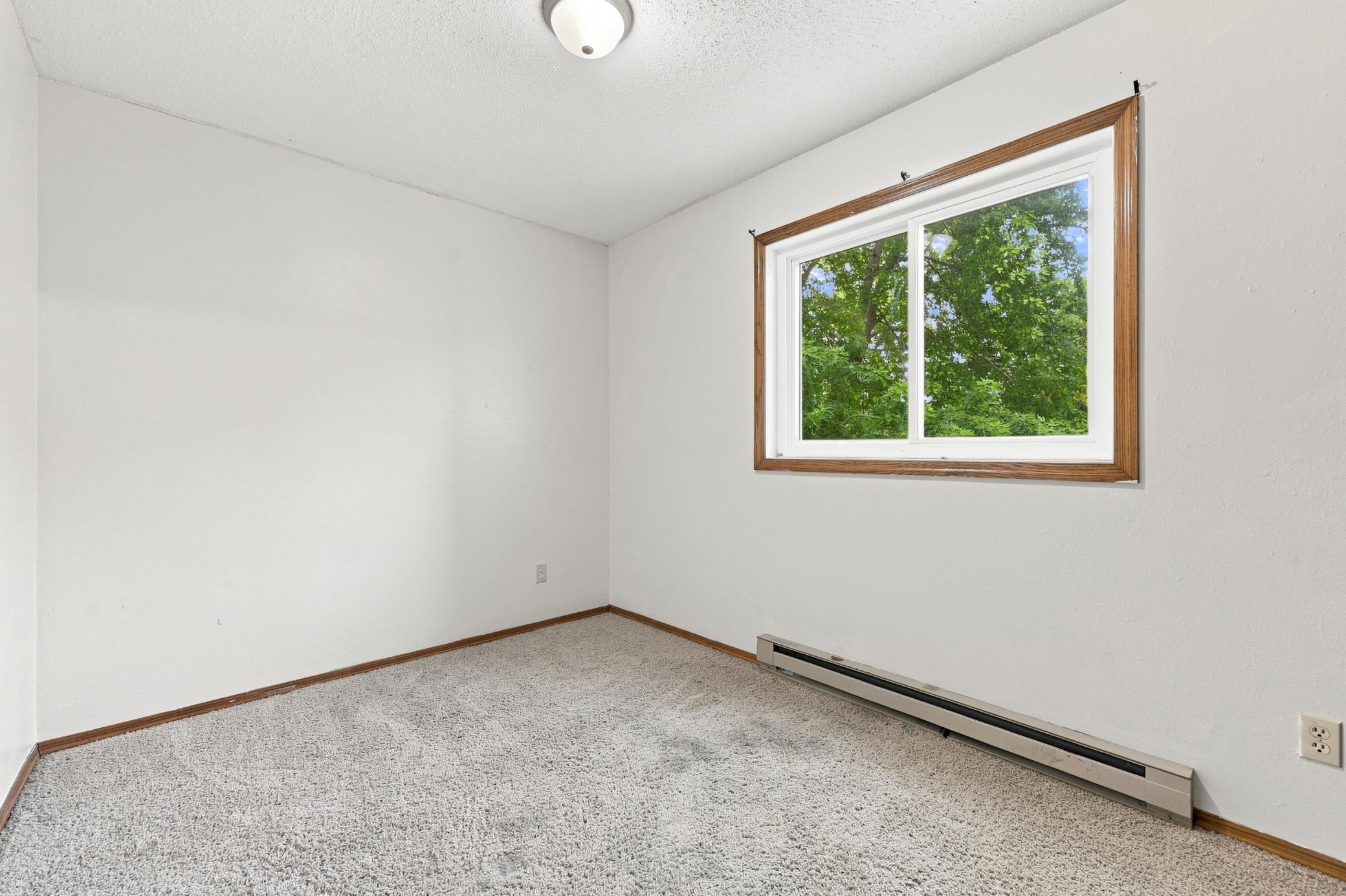 1983 townhouse for sale at 222 19th Street E in West Fargo, ND — 3 bed, 2 bath (photo 15 of 28)