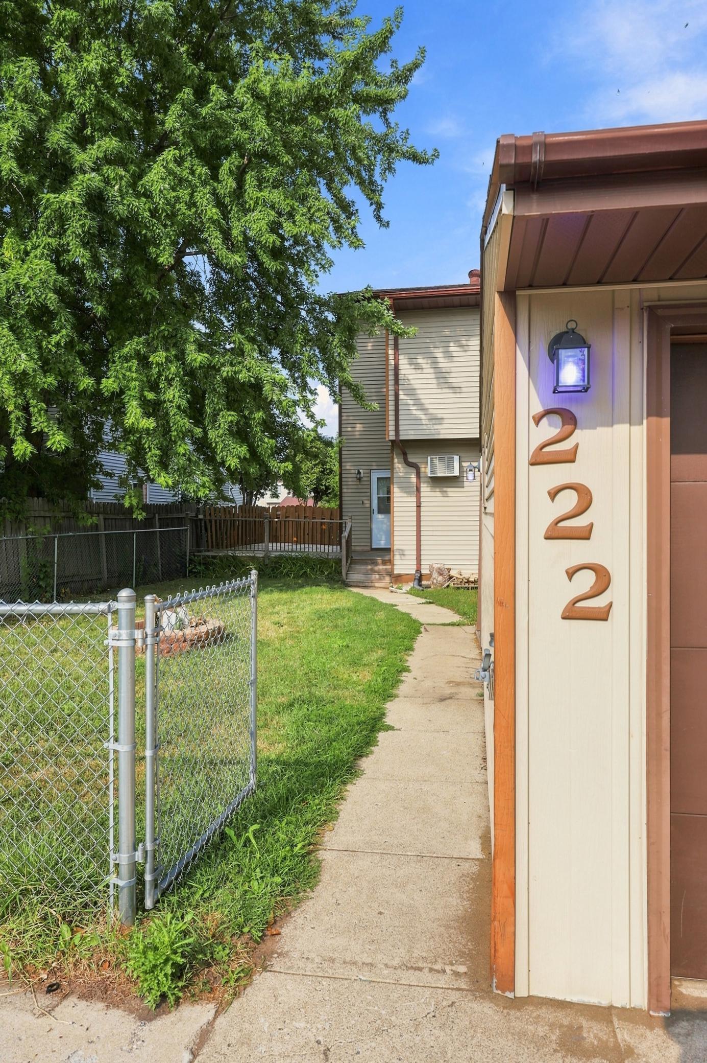 1983 townhouse for sale at 222 19th Street E in West Fargo, ND — 3 bed, 2 bath (photo 3 of 28)