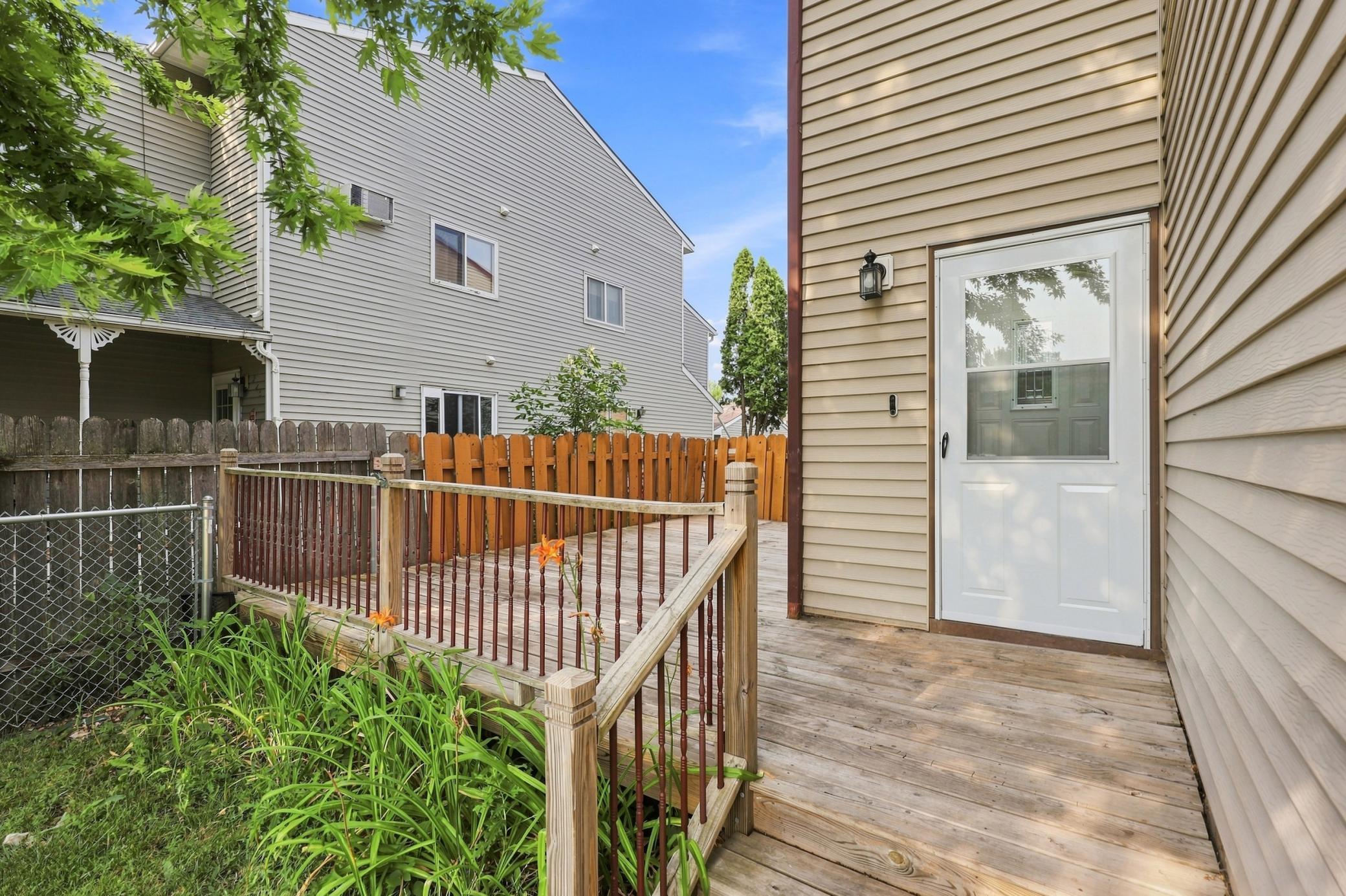 1983 townhouse for sale at 222 19th Street E in West Fargo, ND — 3 bed, 2 bath (photo 4 of 28)