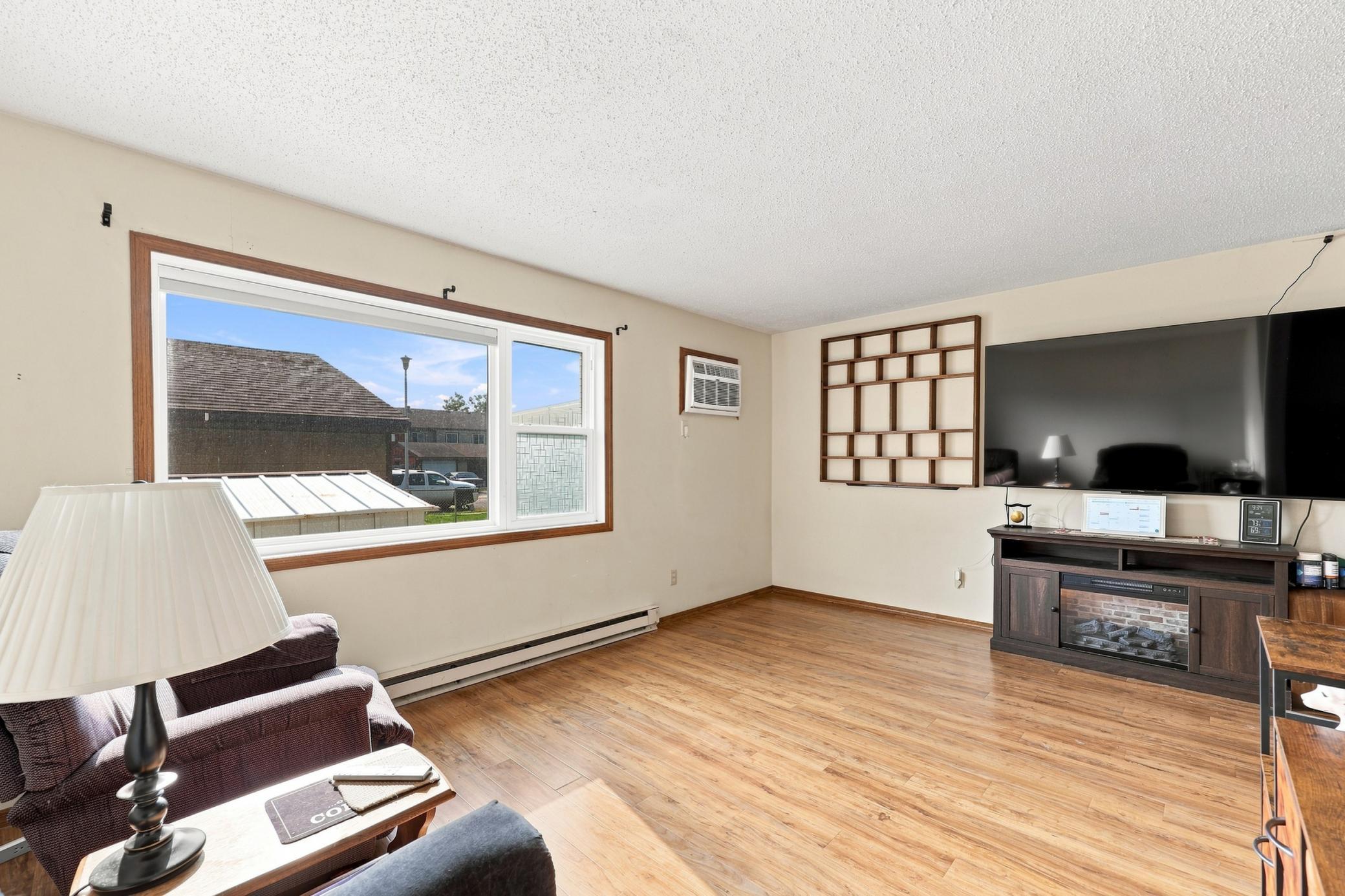 1983 townhouse for sale at 222 19th Street E in West Fargo, ND — 3 bed, 2 bath (photo 6 of 28)