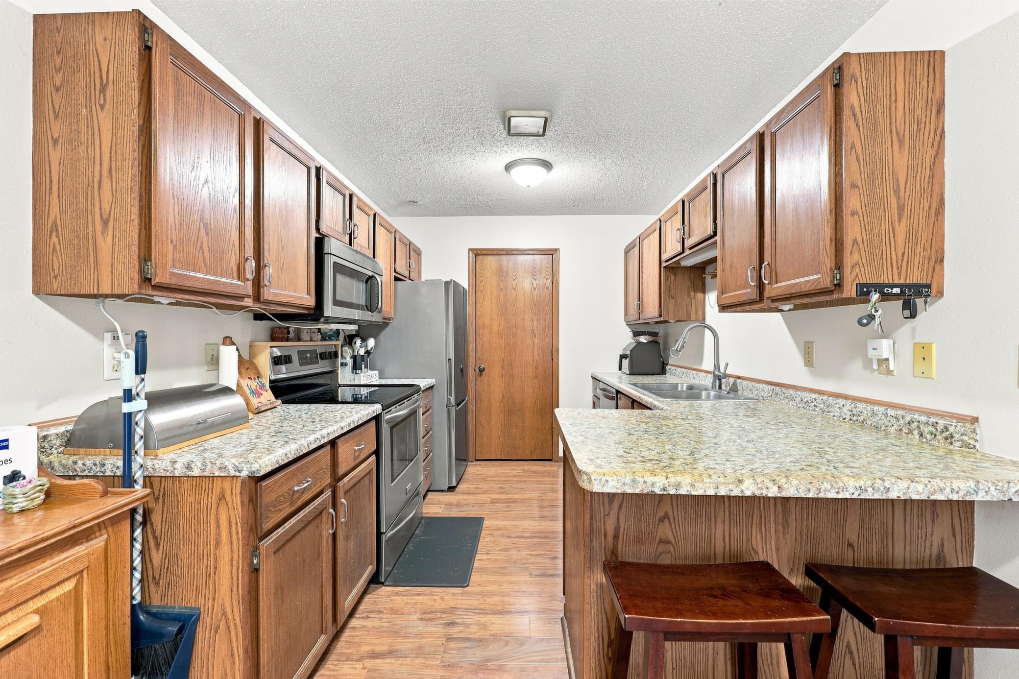 1983 townhouse for sale at 222 19th Street E in West Fargo, ND — 3 bed, 2 bath (photo 10 of 28)
