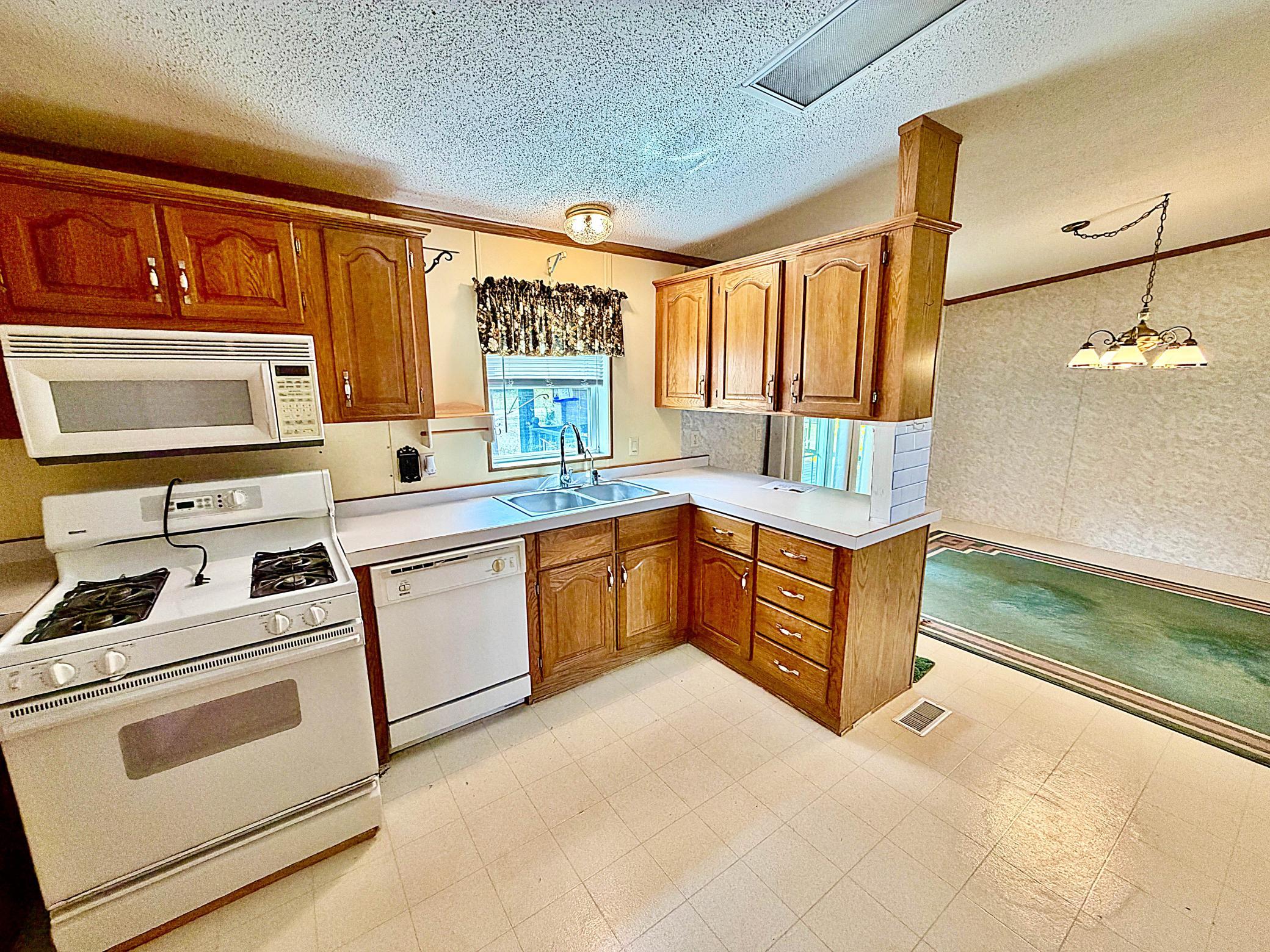 1998 single family home for sale at 30348 422nd Lane in Aitkin, MN — 3 bed, 2 bath (photo 10 of 51)