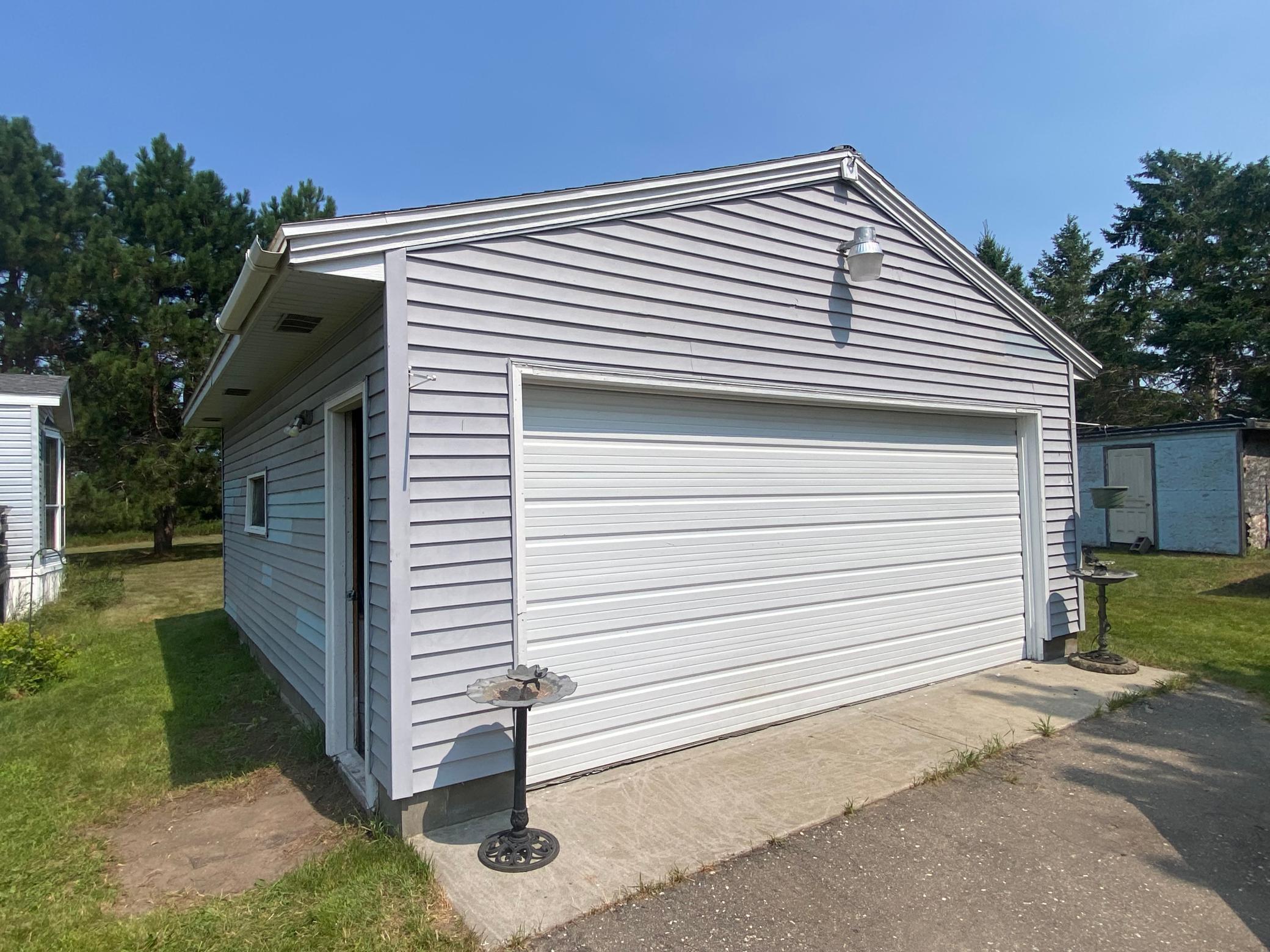 1996 single family home for sale at 1322 Augusta Drive NE in Bemidji, MN — 3 bed, 1 bath (photo 2 of 16)