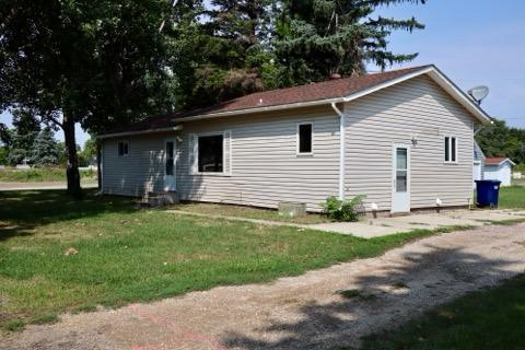 1960 single family home for sale at 205 9th Avenue E in Lisbon, ND — 3 bed, 2 bath (photo 2 of 31)
