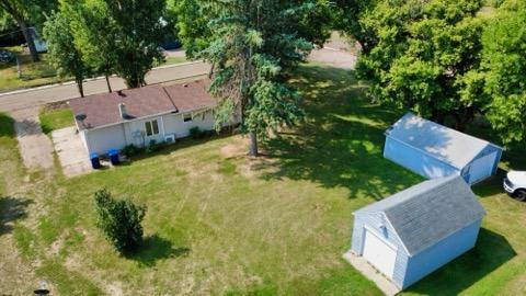 1960 single family home for sale at 205 9th Avenue E in Lisbon, ND — 3 bed, 2 bath (photo 12 of 31)