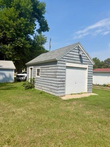 1960 single family home for sale at 205 9th Avenue E in Lisbon, ND — 3 bed, 2 bath (photo 29 of 31)