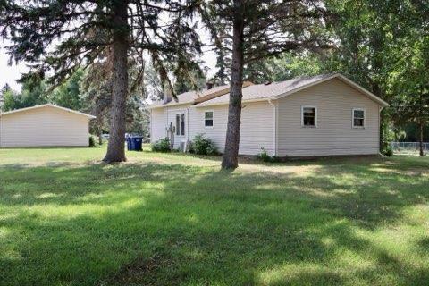 1960 single family home for sale at 205 9th Avenue E in Lisbon, ND — 3 bed, 2 bath (photo 7 of 31)