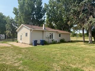 1960 single family home for sale at 205 9th Avenue E in Lisbon, ND — 3 bed, 2 bath (photo 9 of 31)