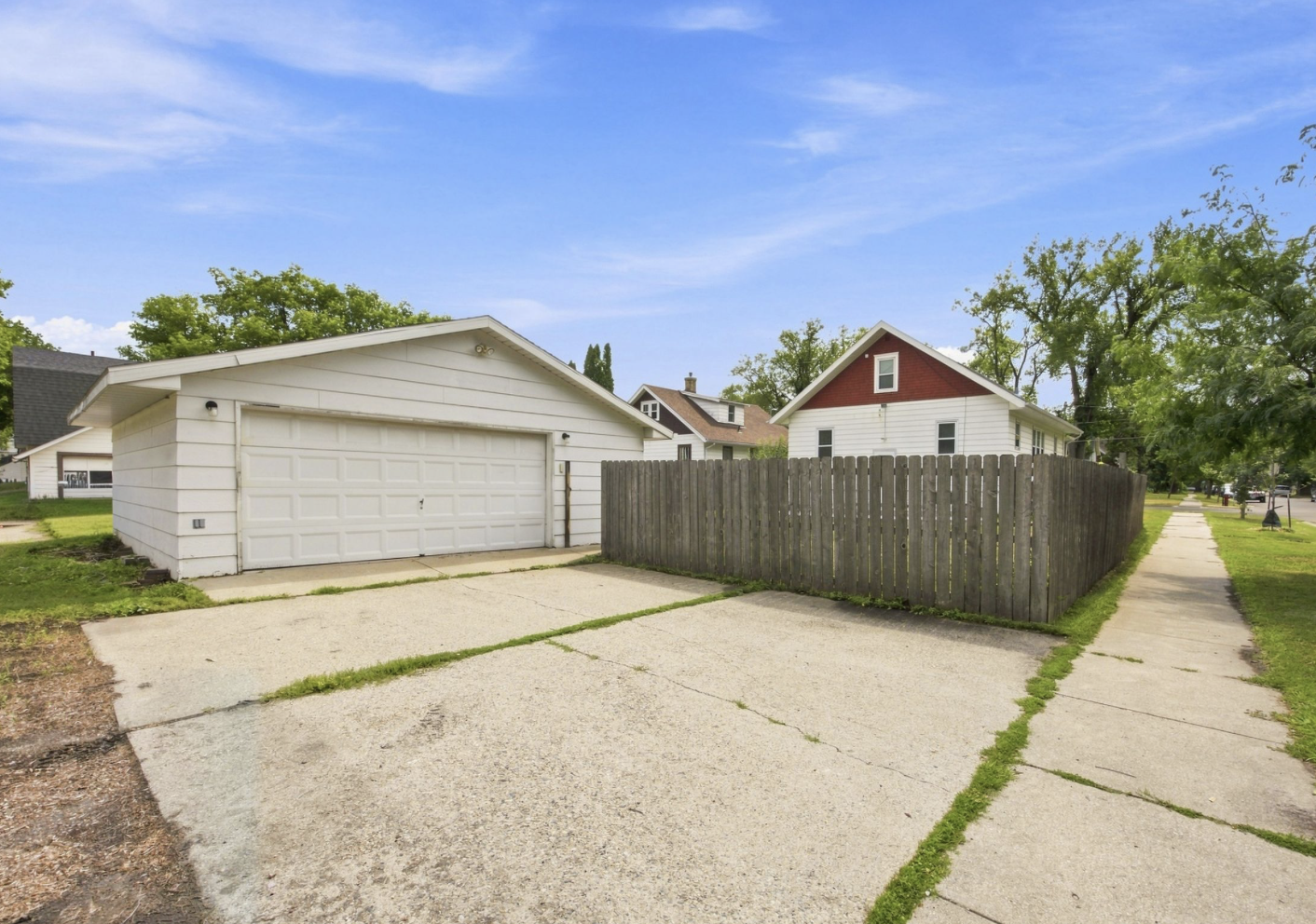1021 9th Avenue N, Fargo ND 58102 - Photo 2 of 34