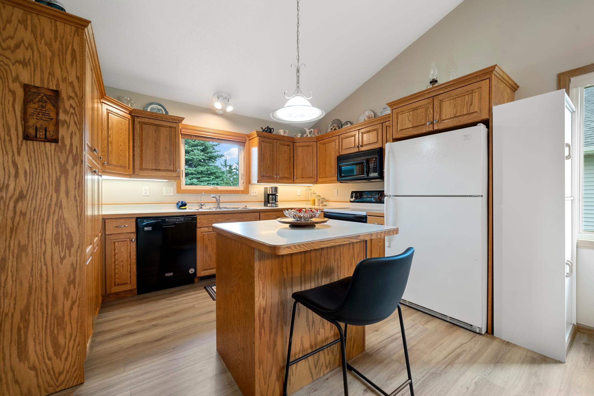 1998 single family home for sale at 1276 Westbrook Circle in Alexandria, MN — 2 bed, 3 bath (photo 16 of 52)