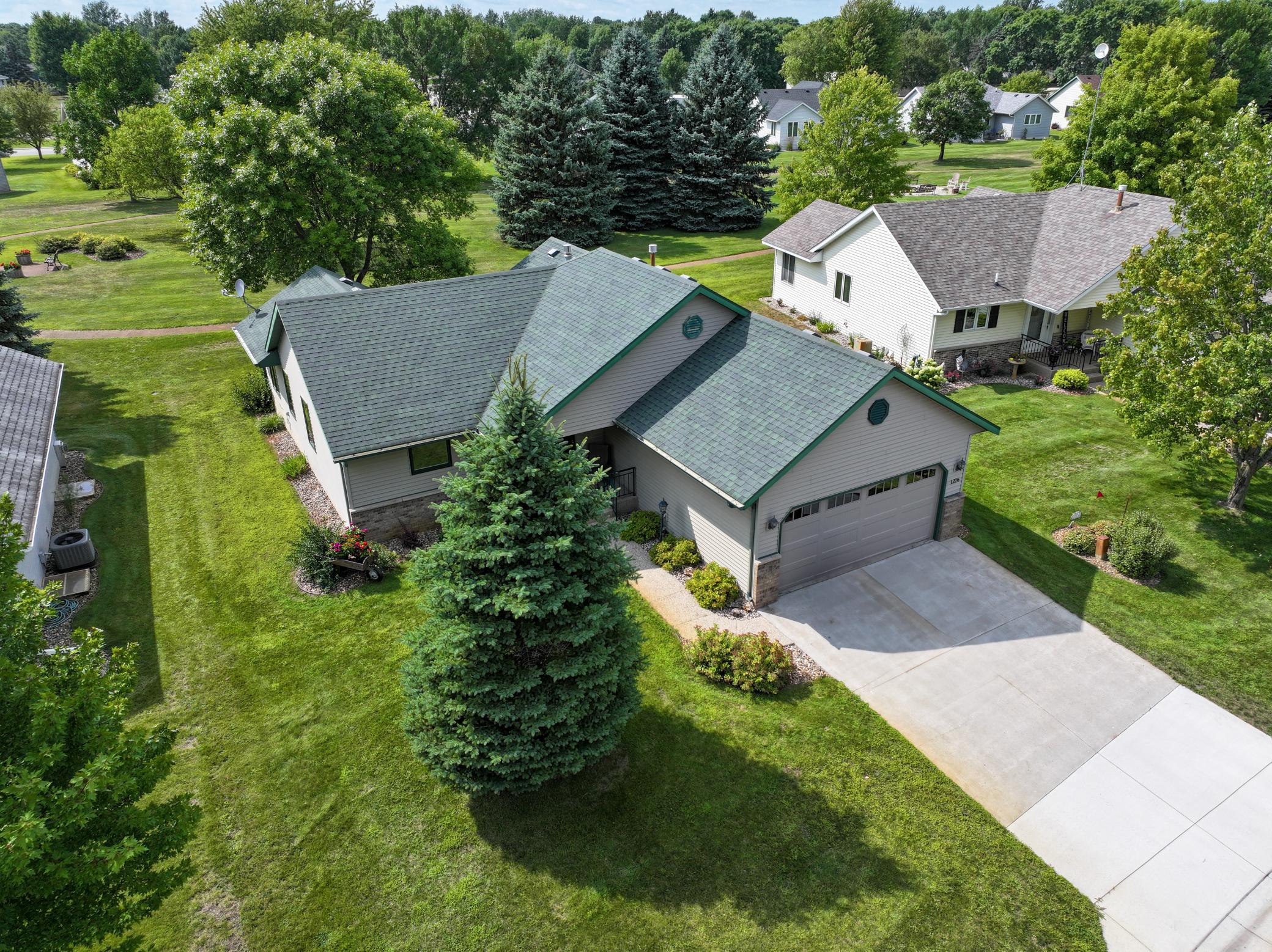 1998 single family home for sale at 1276 Westbrook Circle in Alexandria, MN — 2 bed, 3 bath (photo 4 of 52)