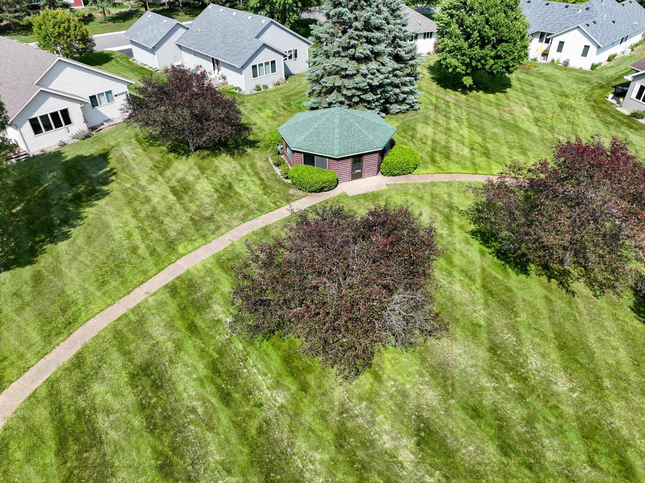 1998 single family home for sale at 1276 Westbrook Circle in Alexandria, MN — 2 bed, 3 bath (photo 49 of 52)