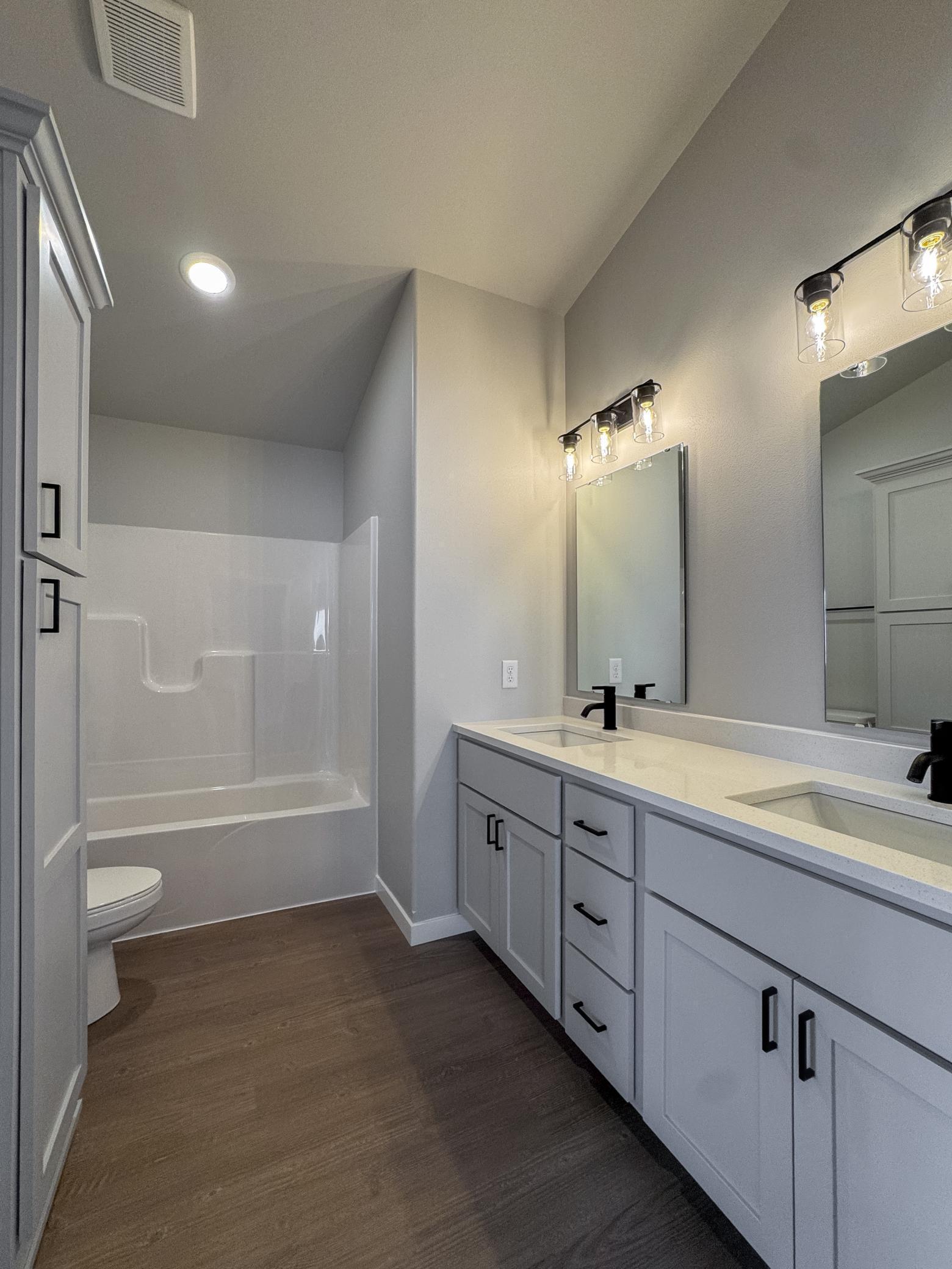 2026 single family home for sale at 1837 19th Street N in Wahpeton, ND — 4 bed, 2 bath (photo 11 of 17)
