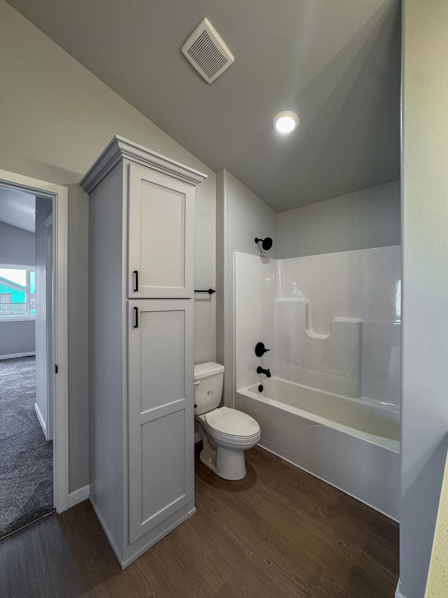 2026 single family home for sale at 1837 19th Street N in Wahpeton, ND — 4 bed, 2 bath (photo 12 of 17)
