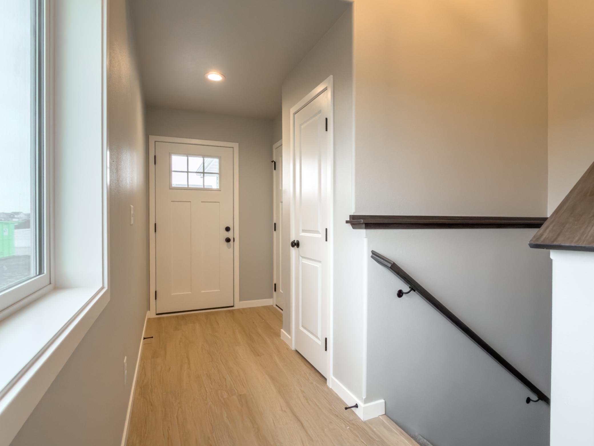 2026 single family home for sale at 1896 19th Avenue N in Wahpeton, ND — 3 bed, 2 bath (photo 2 of 20)