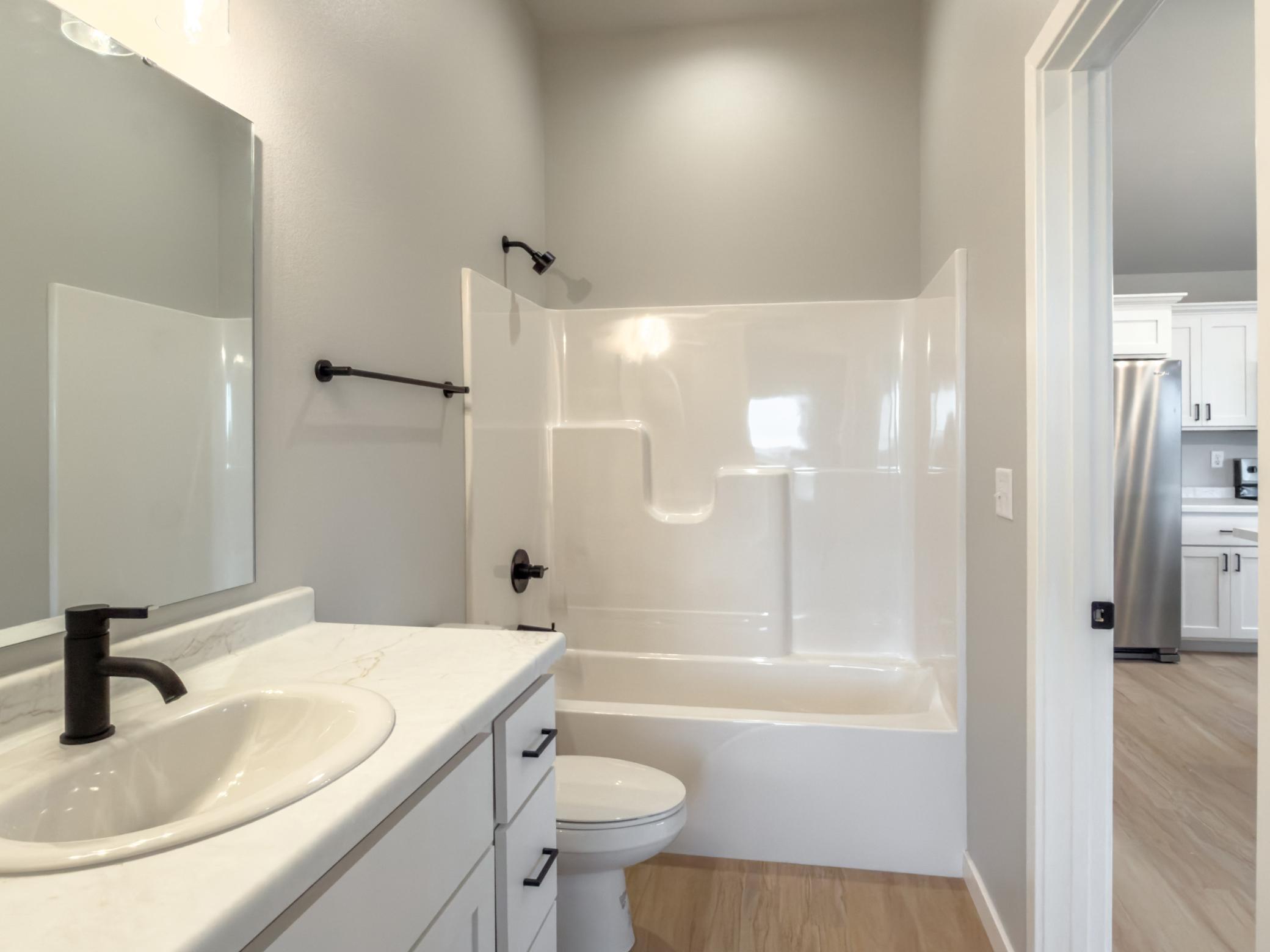 2026 single family home for sale at 1896 19th Avenue N in Wahpeton, ND — 3 bed, 2 bath (photo 12 of 20)