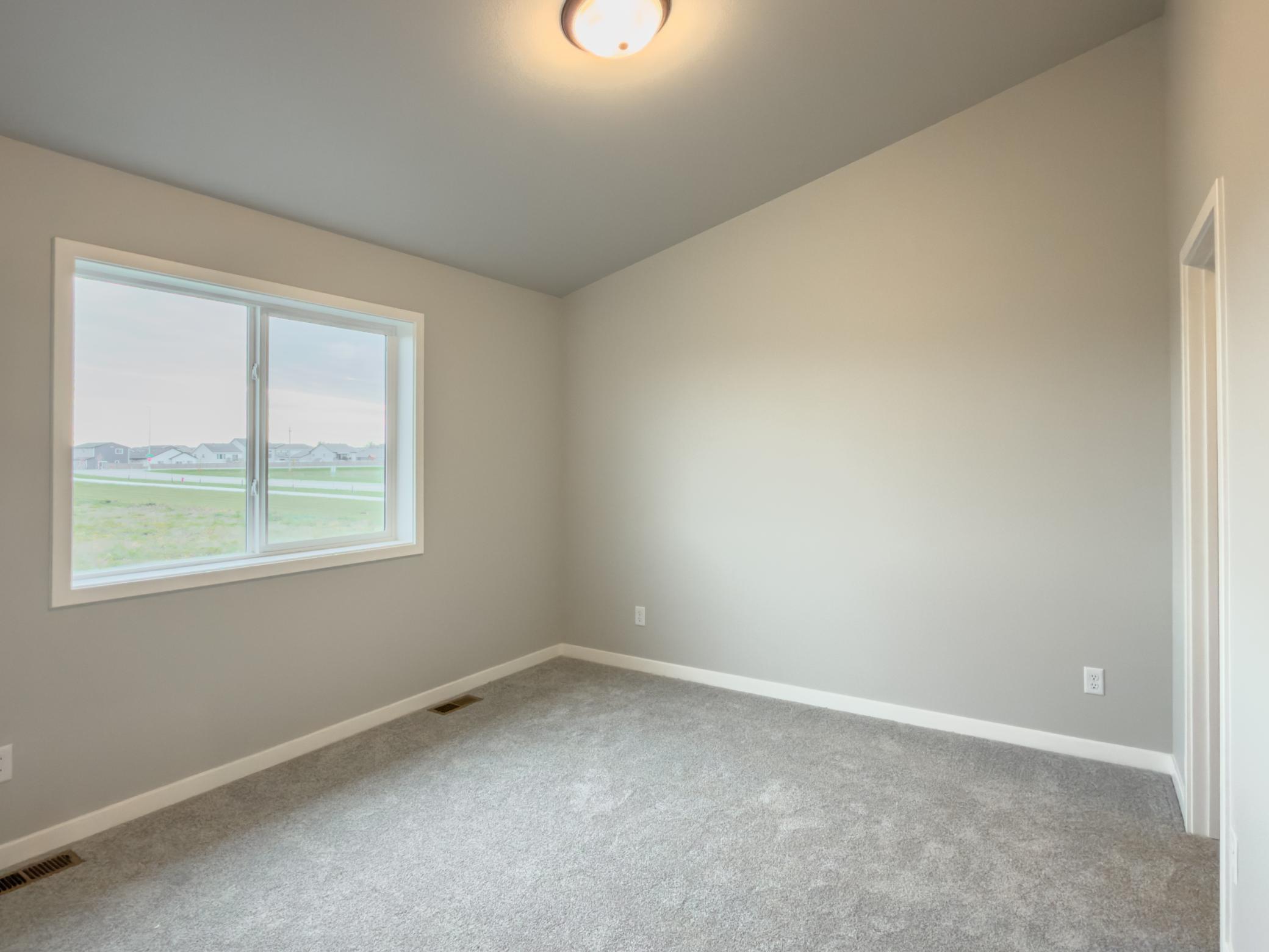 2026 single family home for sale at 1896 19th Avenue N in Wahpeton, ND — 3 bed, 2 bath (photo 14 of 20)