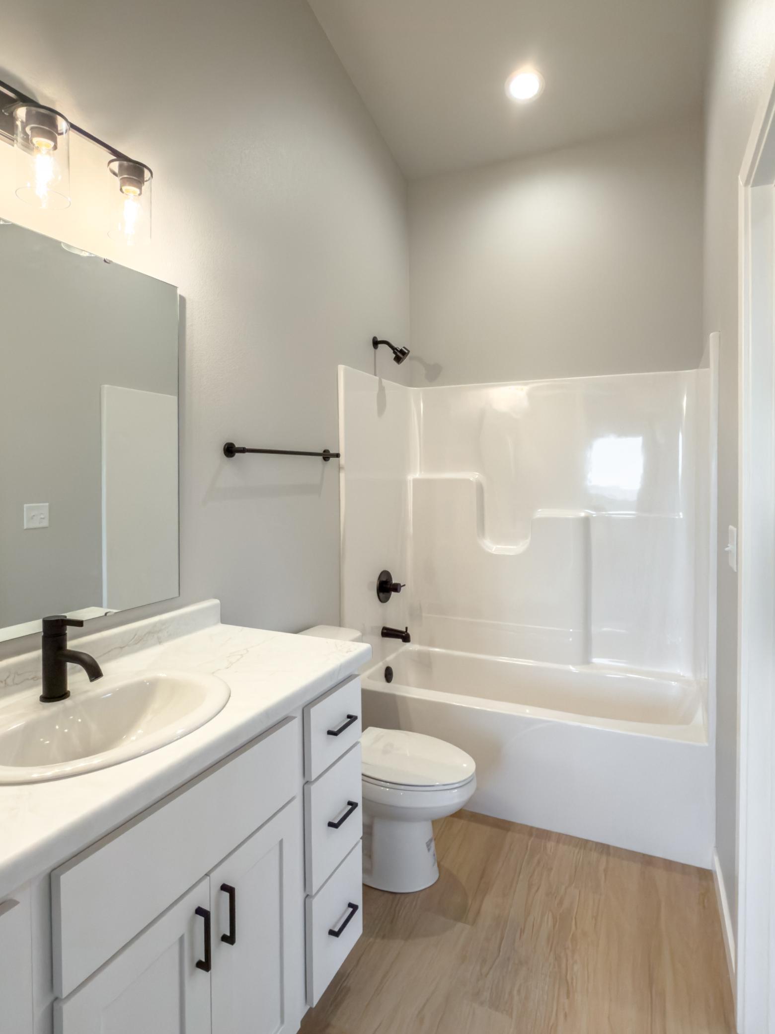 2026 single family home for sale at 1896 19th Avenue N in Wahpeton, ND — 3 bed, 2 bath (photo 18 of 20)