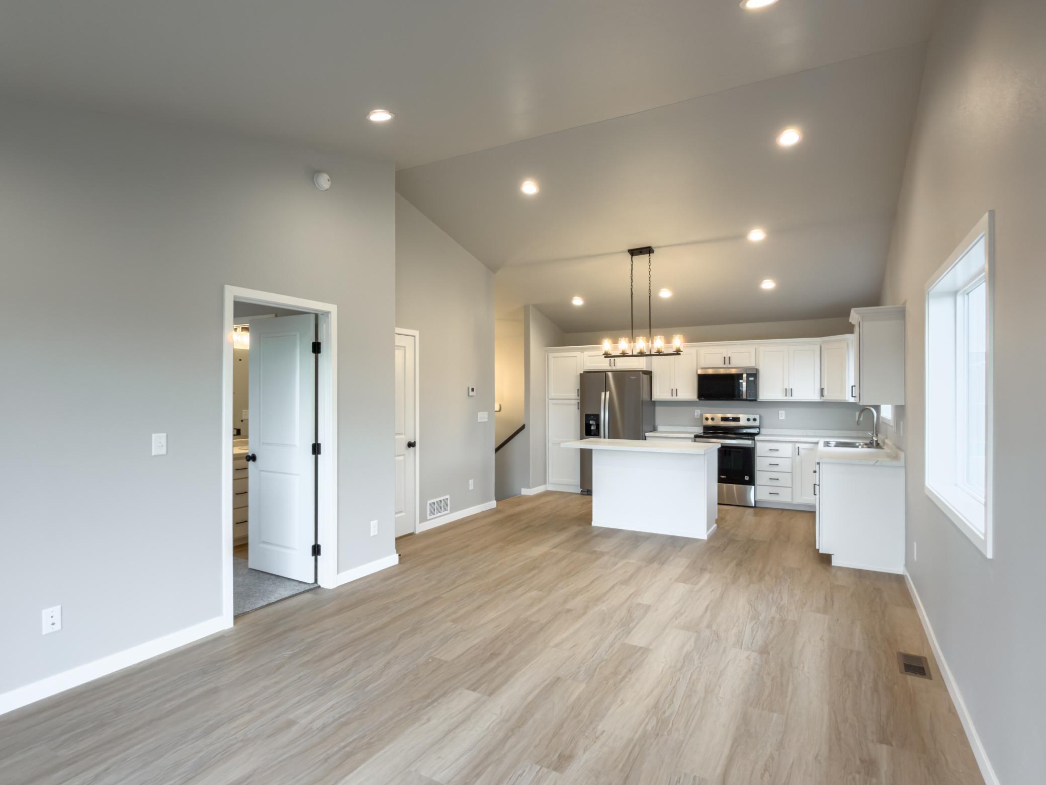2026 single family home for sale at 1896 19th Avenue N in Wahpeton, ND — 3 bed, 2 bath (photo 5 of 20)