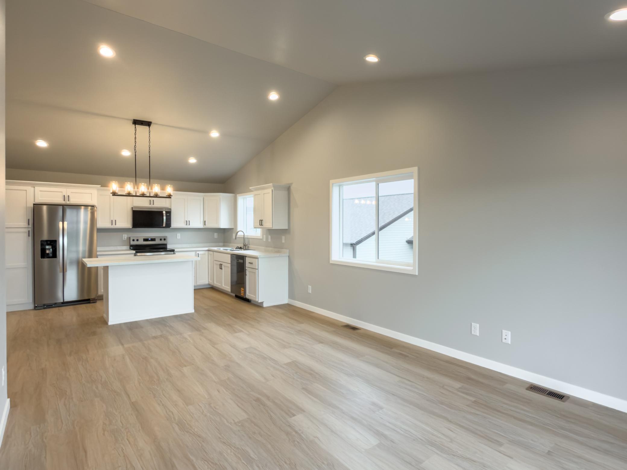 2026 single family home for sale at 1896 19th Avenue N in Wahpeton, ND — 3 bed, 2 bath (photo 6 of 20)