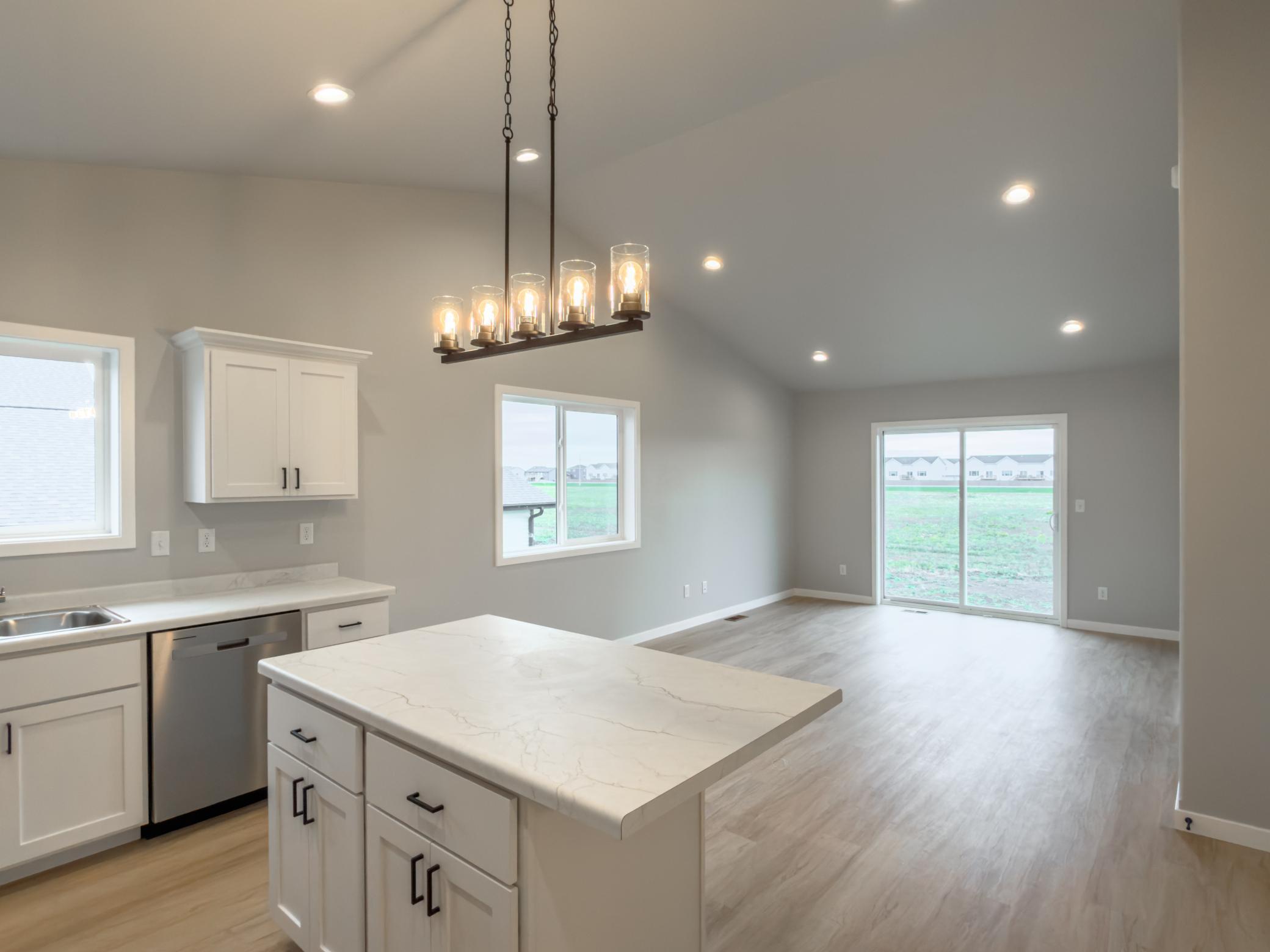2026 single family home for sale at 1896 19th Avenue N in Wahpeton, ND — 3 bed, 2 bath (photo 7 of 20)