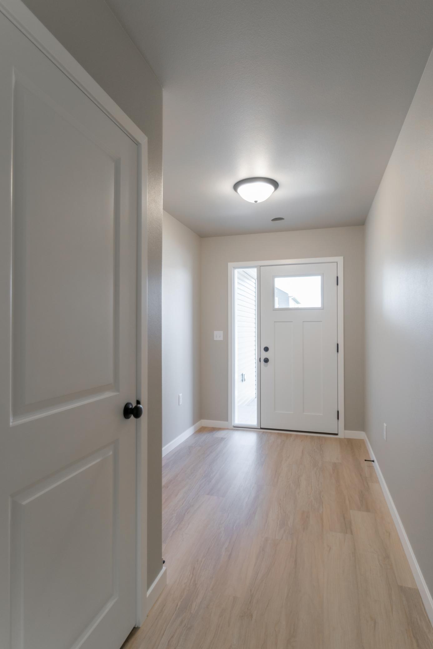 2026 single family home for sale at 1879 19th Avenue N in Wahpeton, ND — 4 bed, 3 bath (photo 2 of 24)