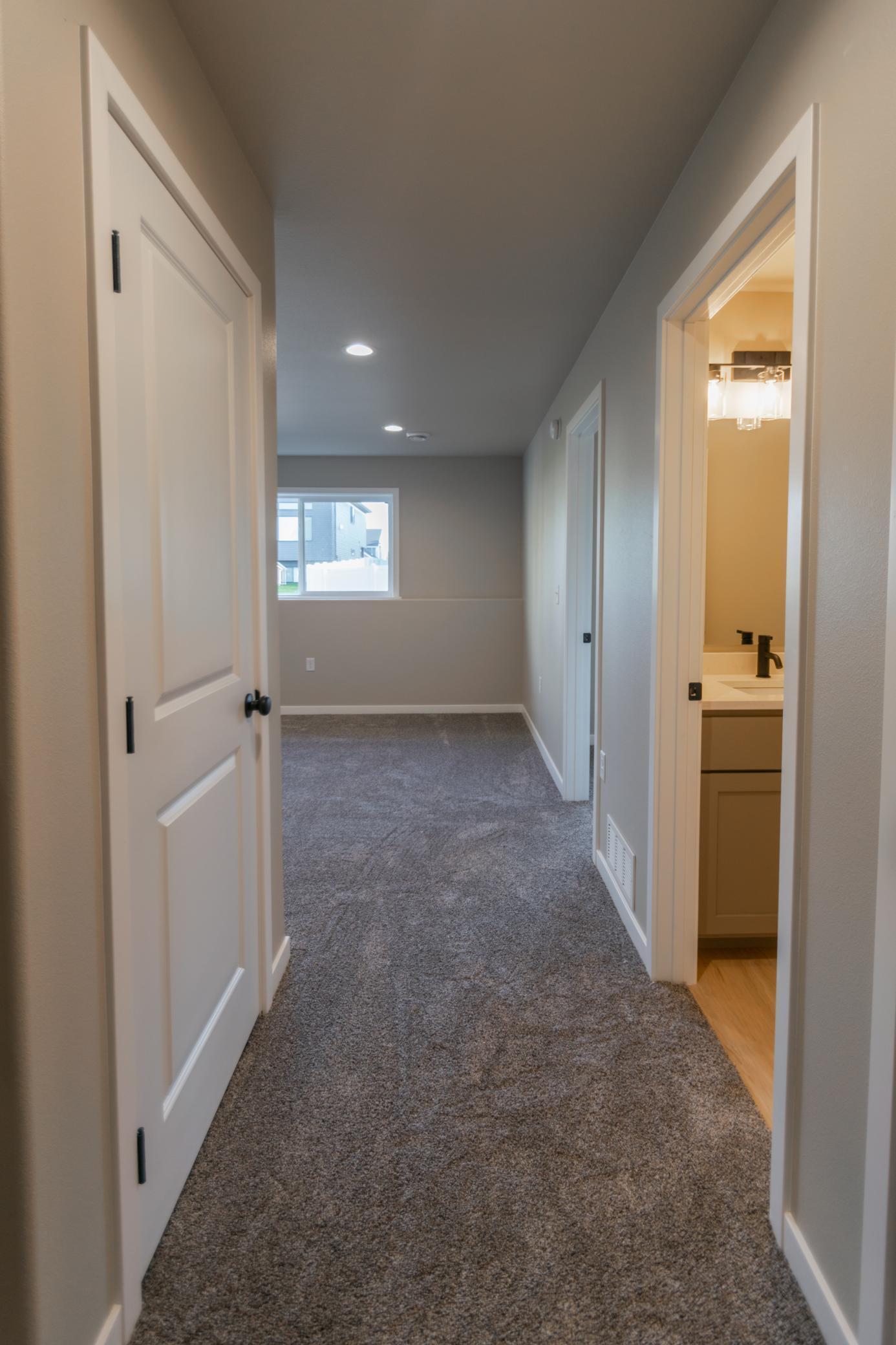 2026 single family home for sale at 1879 19th Avenue N in Wahpeton, ND — 4 bed, 3 bath (photo 12 of 24)