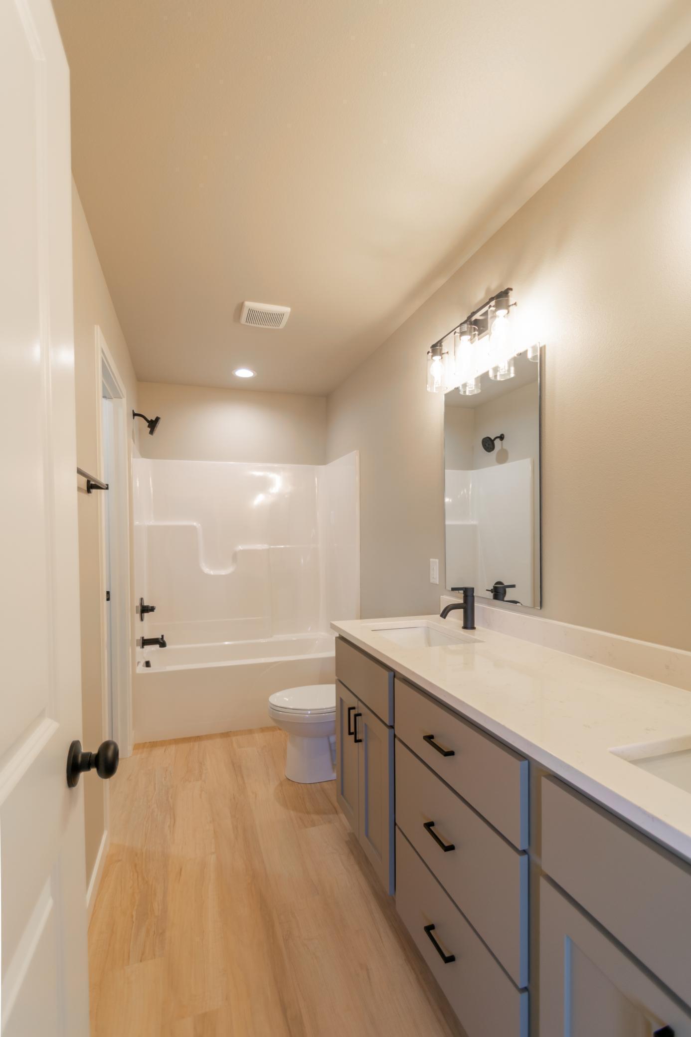 2026 single family home for sale at 1879 19th Avenue N in Wahpeton, ND — 4 bed, 3 bath (photo 13 of 24)