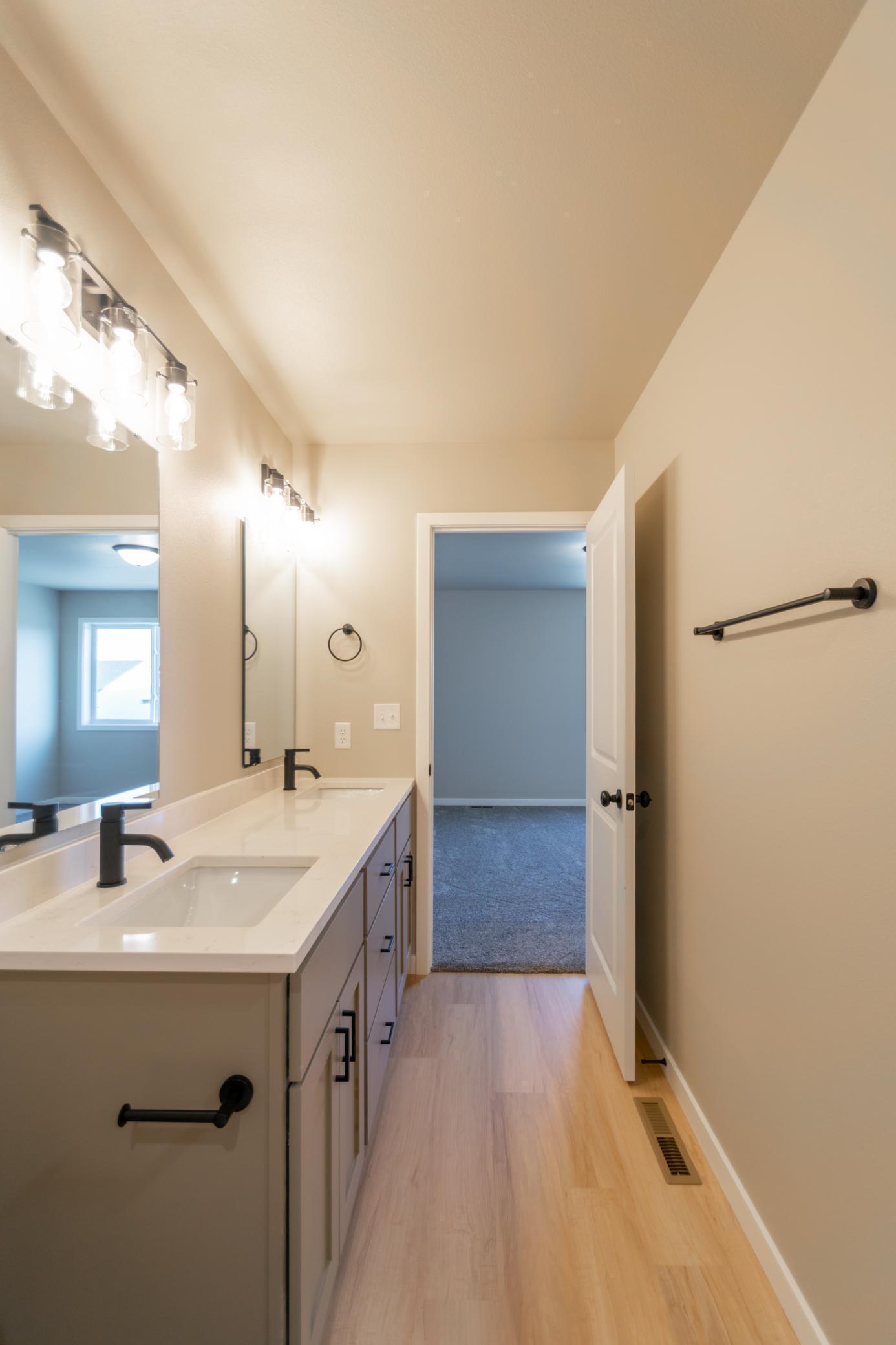 2026 single family home for sale at 1879 19th Avenue N in Wahpeton, ND — 4 bed, 3 bath (photo 14 of 24)