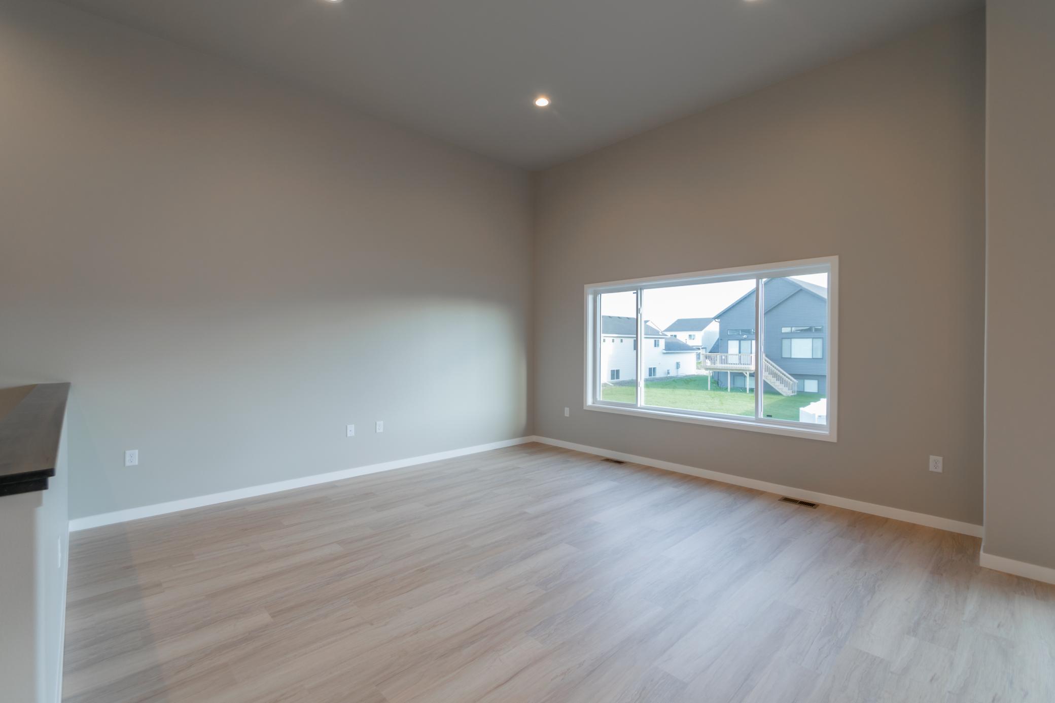 2026 single family home for sale at 1879 19th Avenue N in Wahpeton, ND — 4 bed, 3 bath (photo 8 of 24)