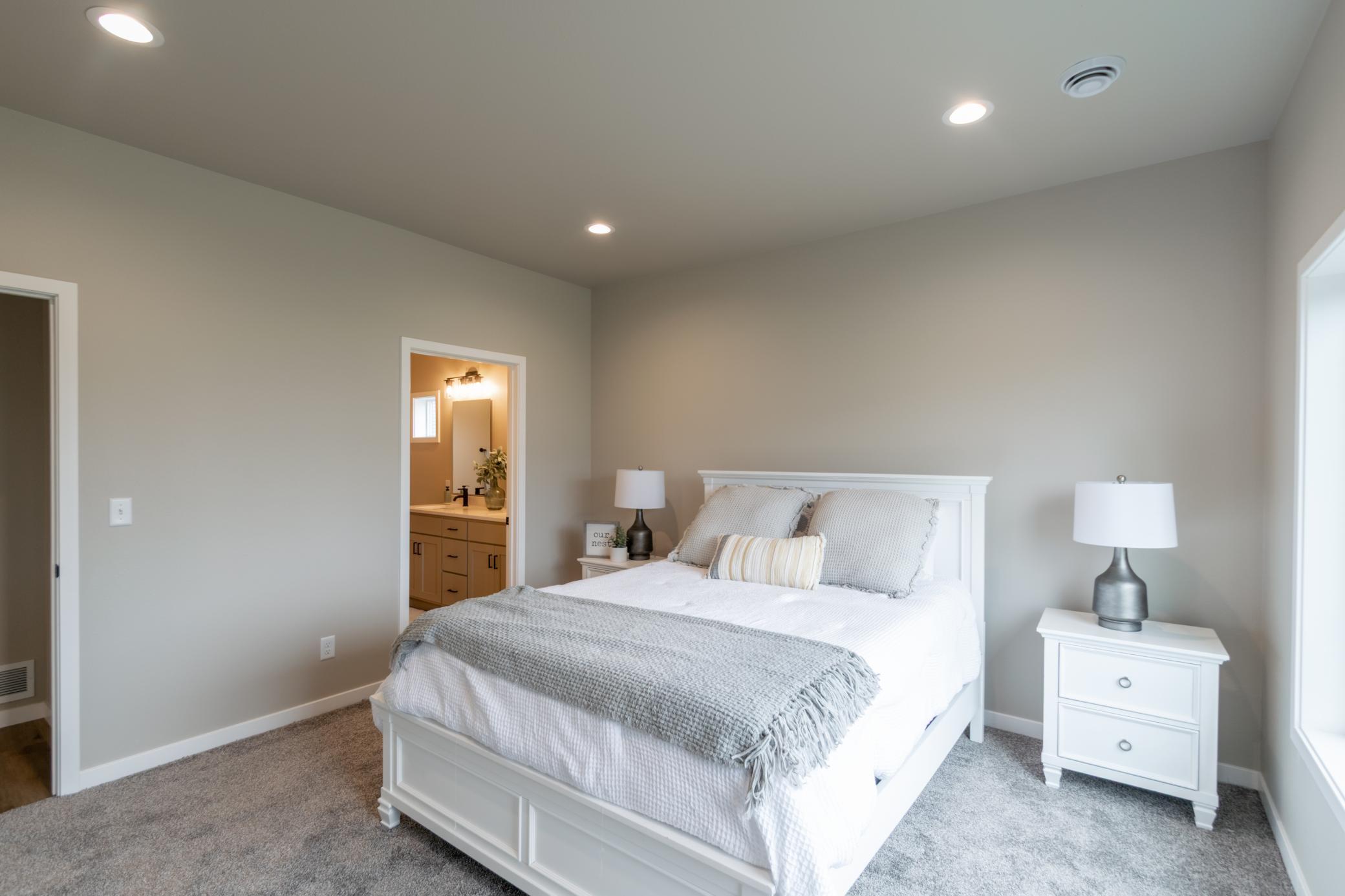 2026 single family home for sale at 1897 19th Avenue N in Wahpeton, ND — 3 bed, 2 bath (photo 11 of 16)