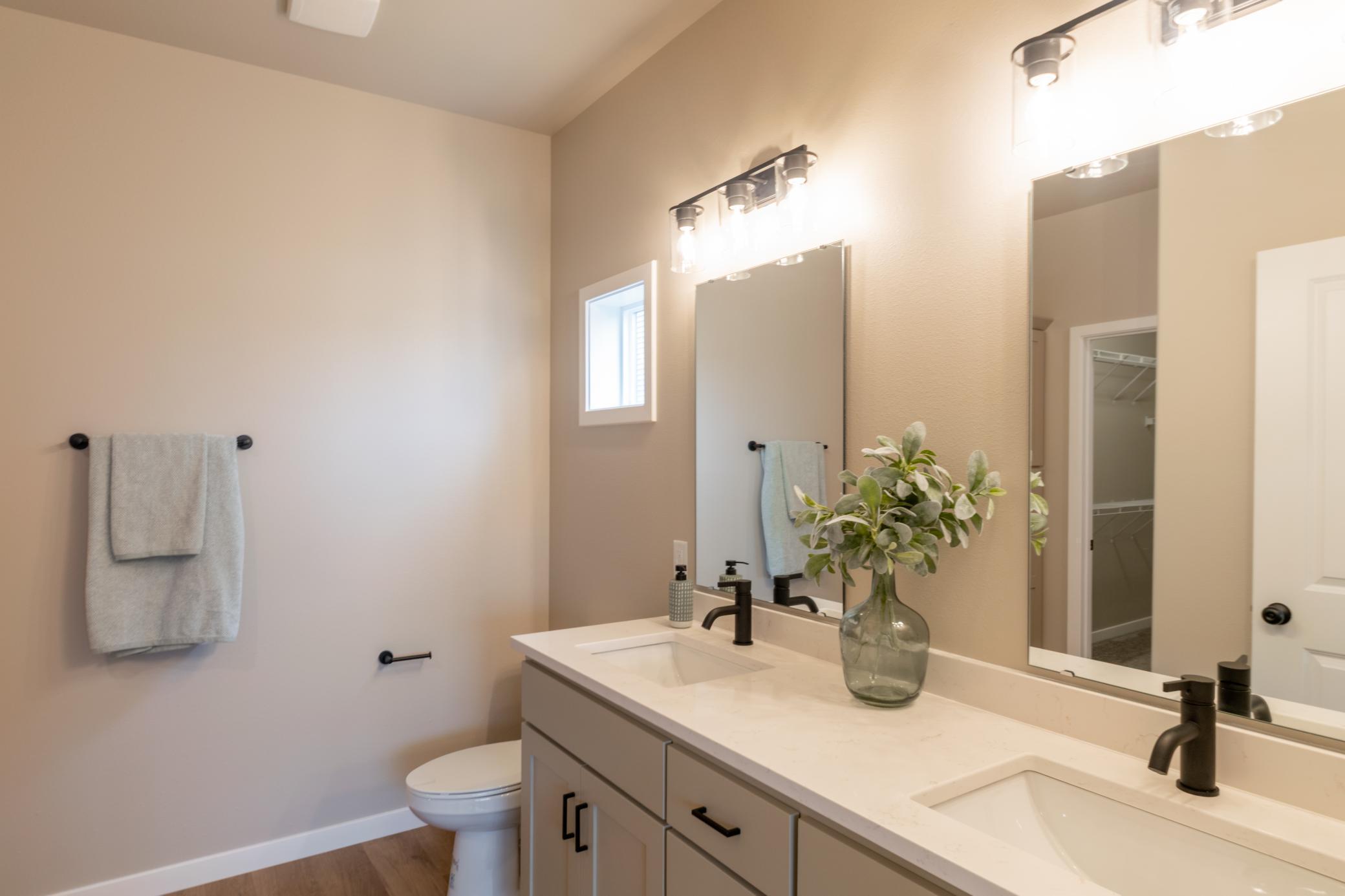 2026 single family home for sale at 1897 19th Avenue N in Wahpeton, ND — 3 bed, 2 bath (photo 13 of 16)