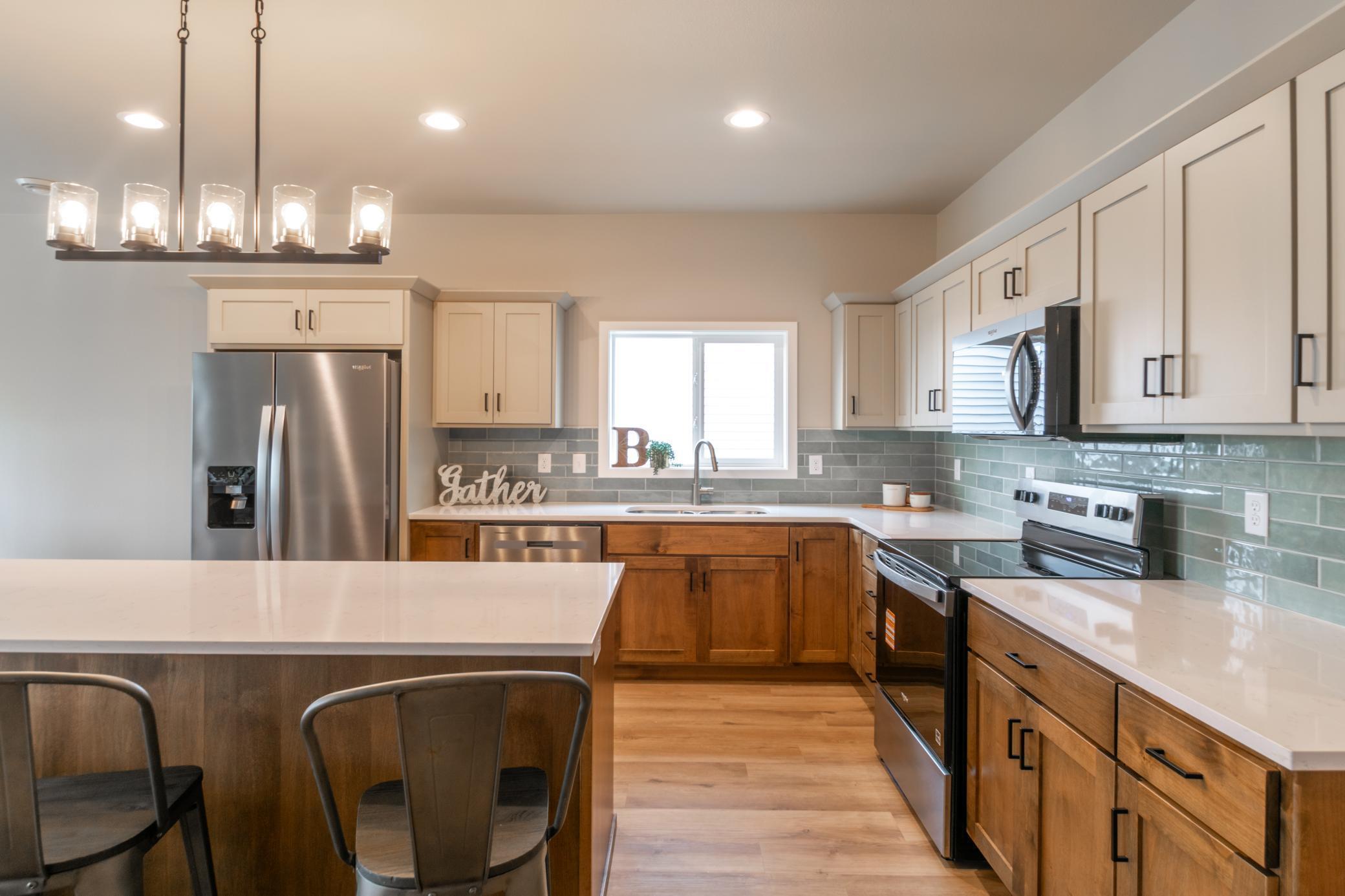 2026 single family home for sale at 1897 19th Avenue N in Wahpeton, ND — 3 bed, 2 bath (photo 6 of 16)