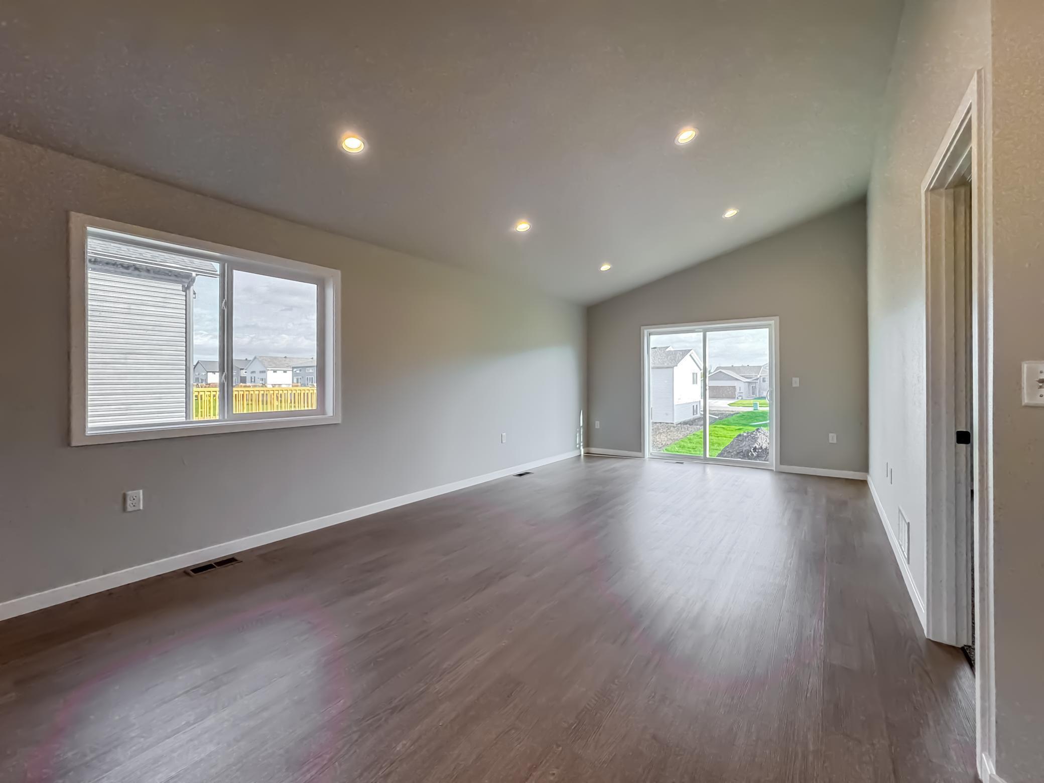 2026 single family home for sale at 1843 19th Street N in Wahpeton, ND — 4 bed, 2 bath (photo 8 of 17)