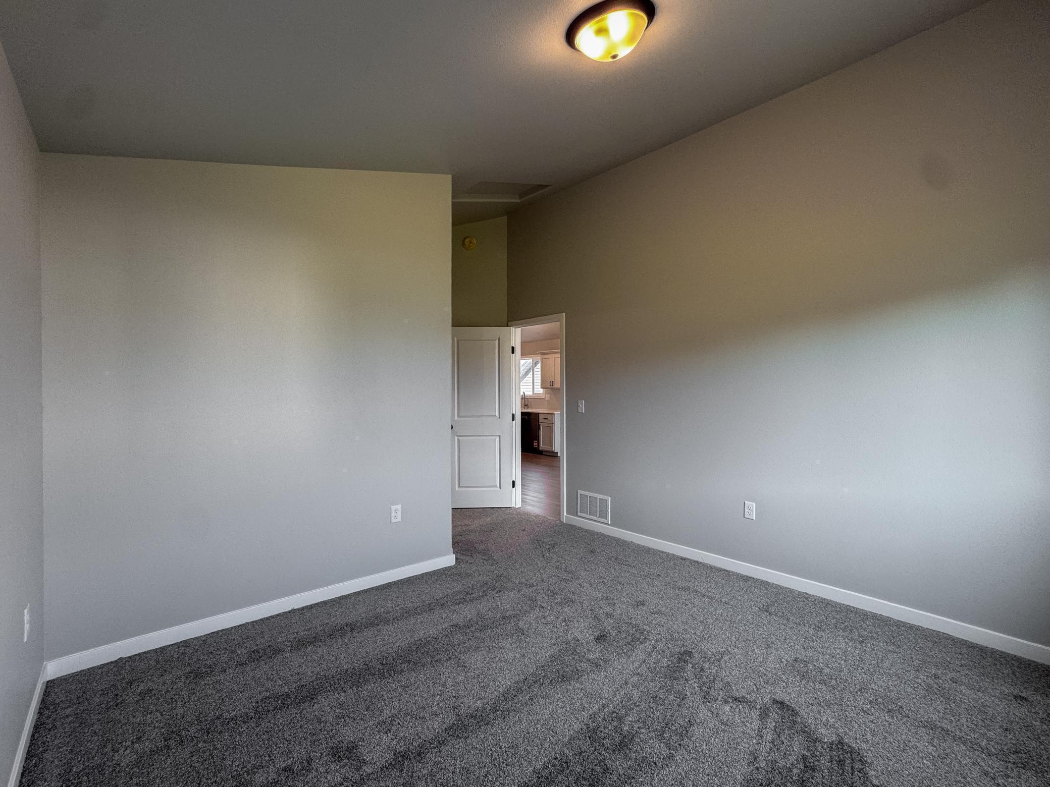 2026 single family home for sale at 1843 19th Street N in Wahpeton, ND — 4 bed, 2 bath (photo 10 of 17)