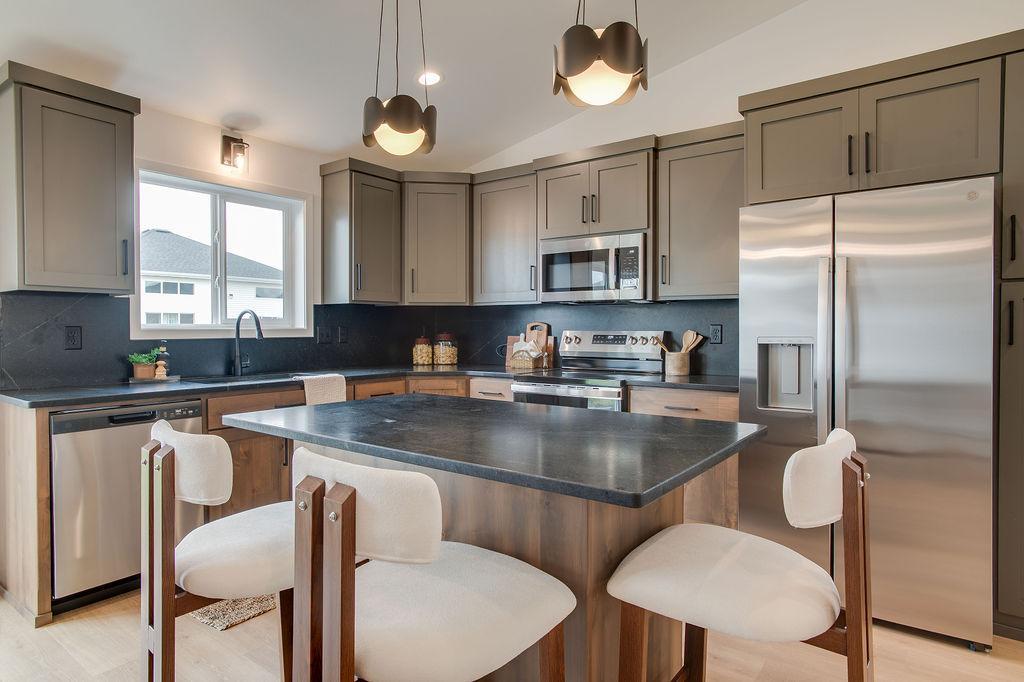 2026 single family home for sale at 6739 Selkirk Drive S in Fargo, ND — 4 bed, 3 bath (photo 14 of 43)