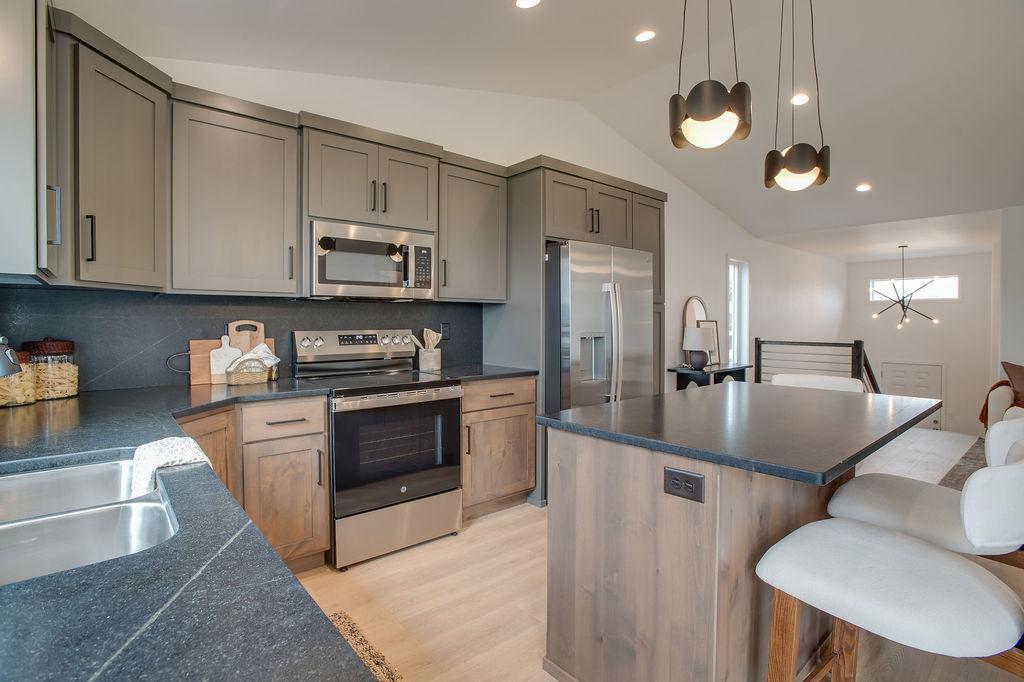 2026 single family home for sale at 6739 Selkirk Drive S in Fargo, ND — 4 bed, 3 bath (photo 16 of 43)